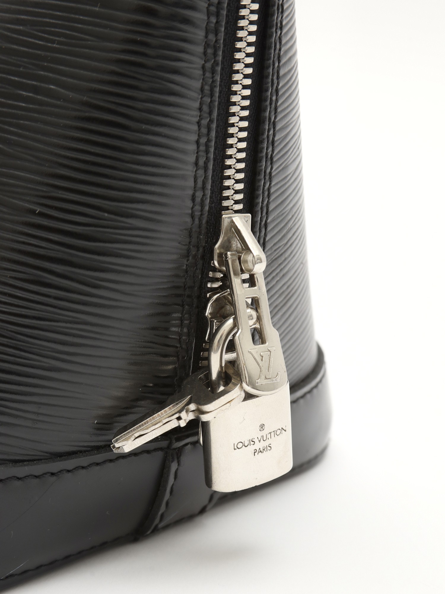 Louis Vuitton Alma 4