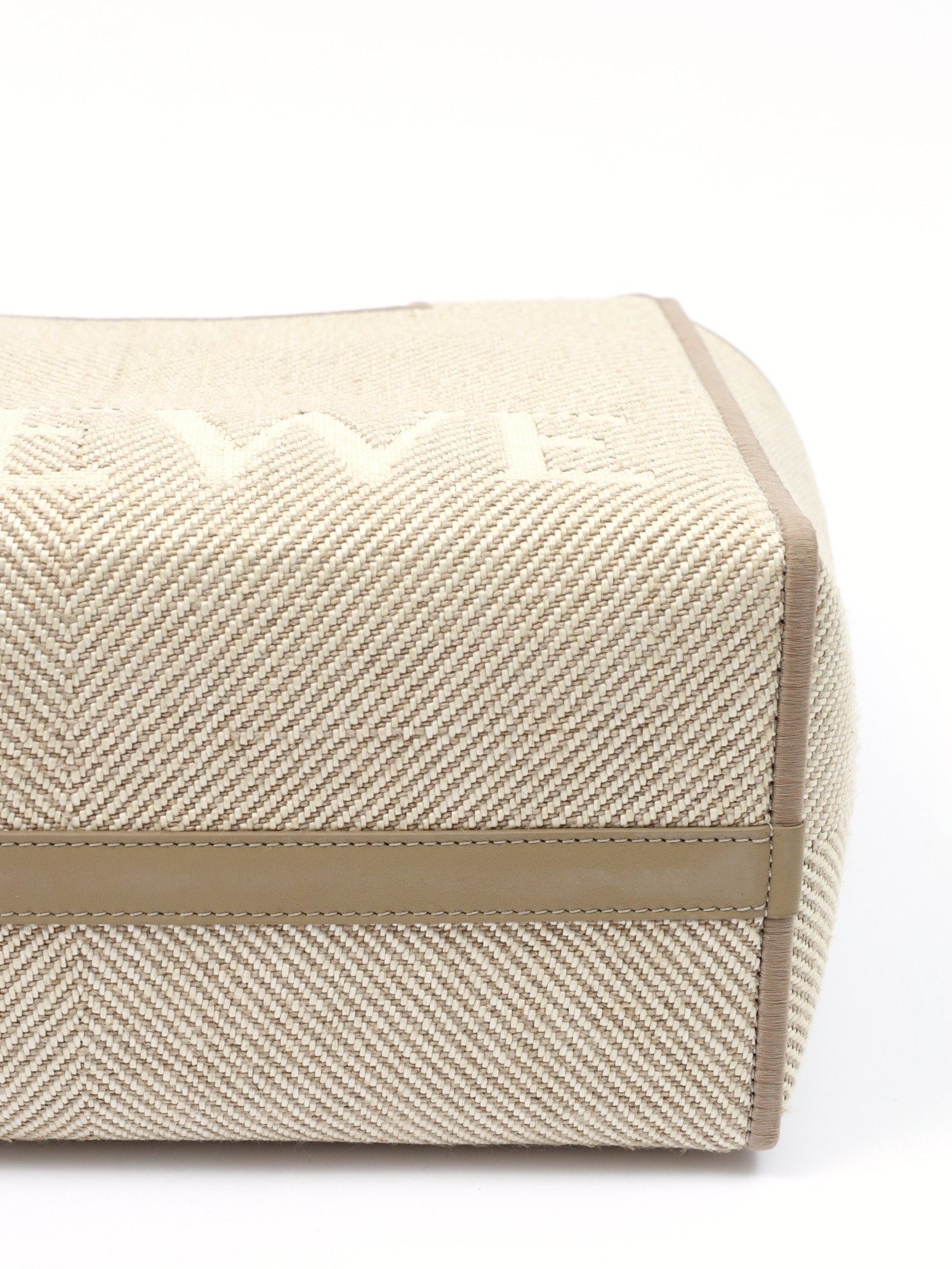 Loewe Font 7