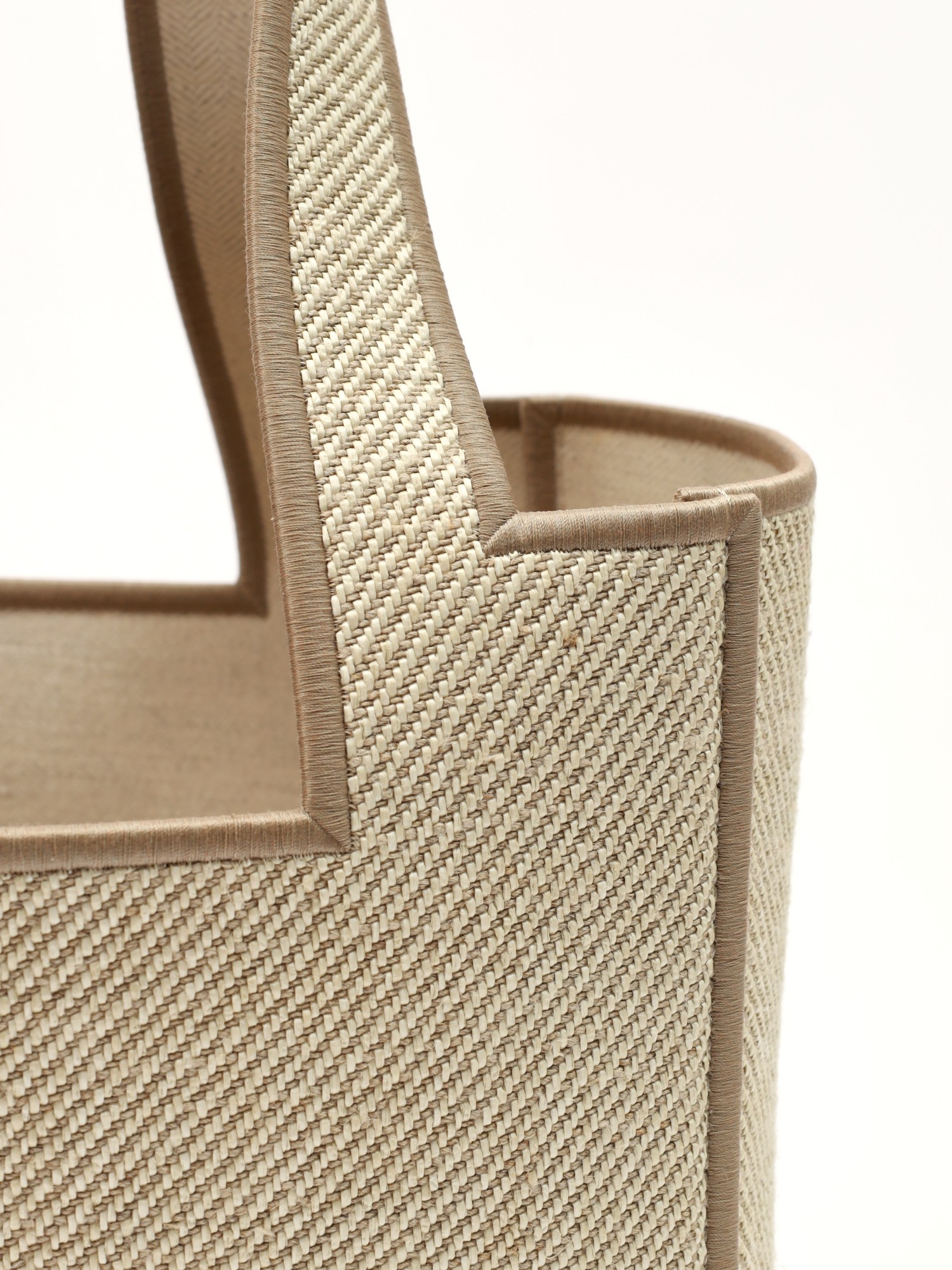 Loewe Font 5