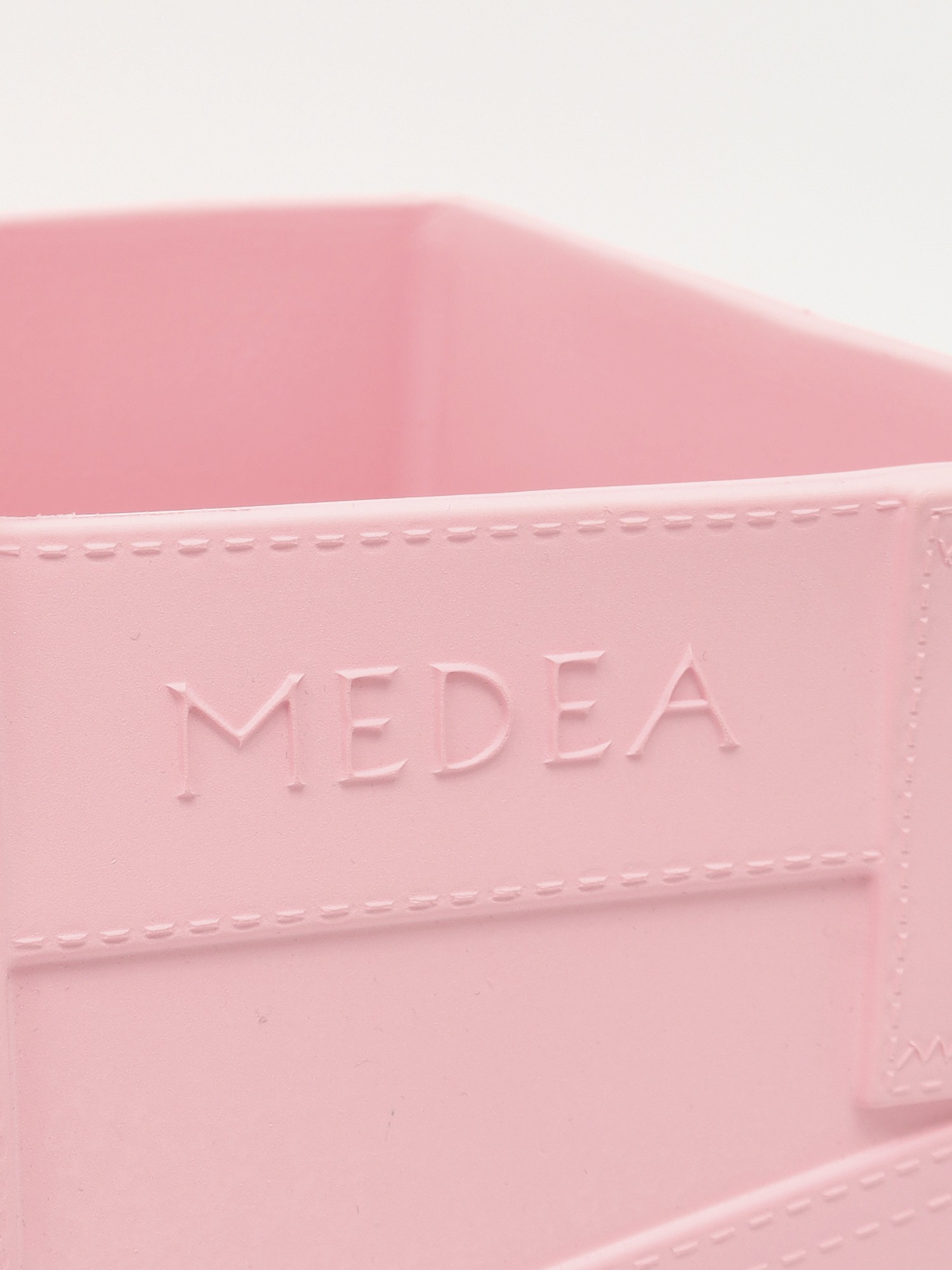 Medea Nina 4
