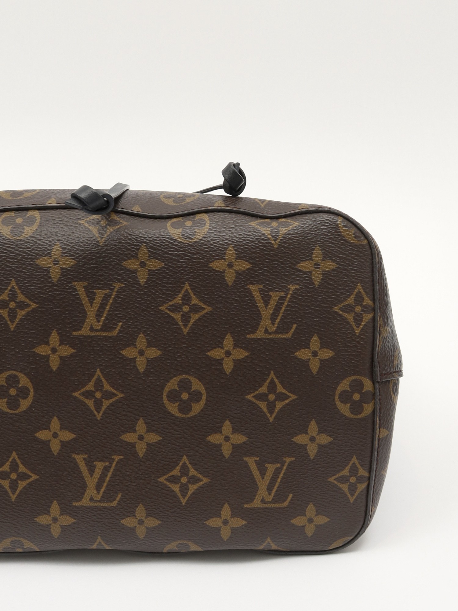 Louis Vuitton NeoNoe 9