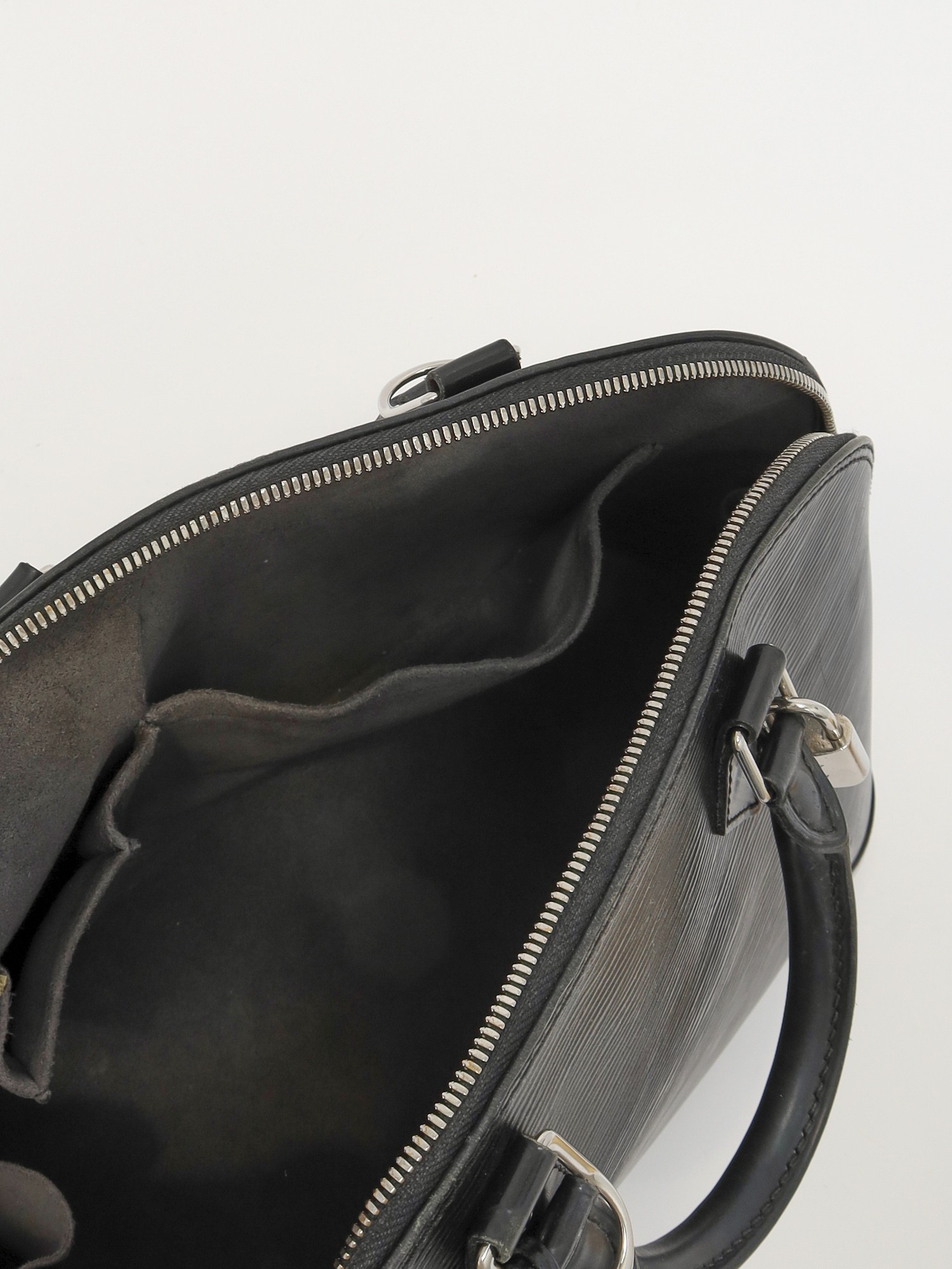 Louis Vuitton Alma 11