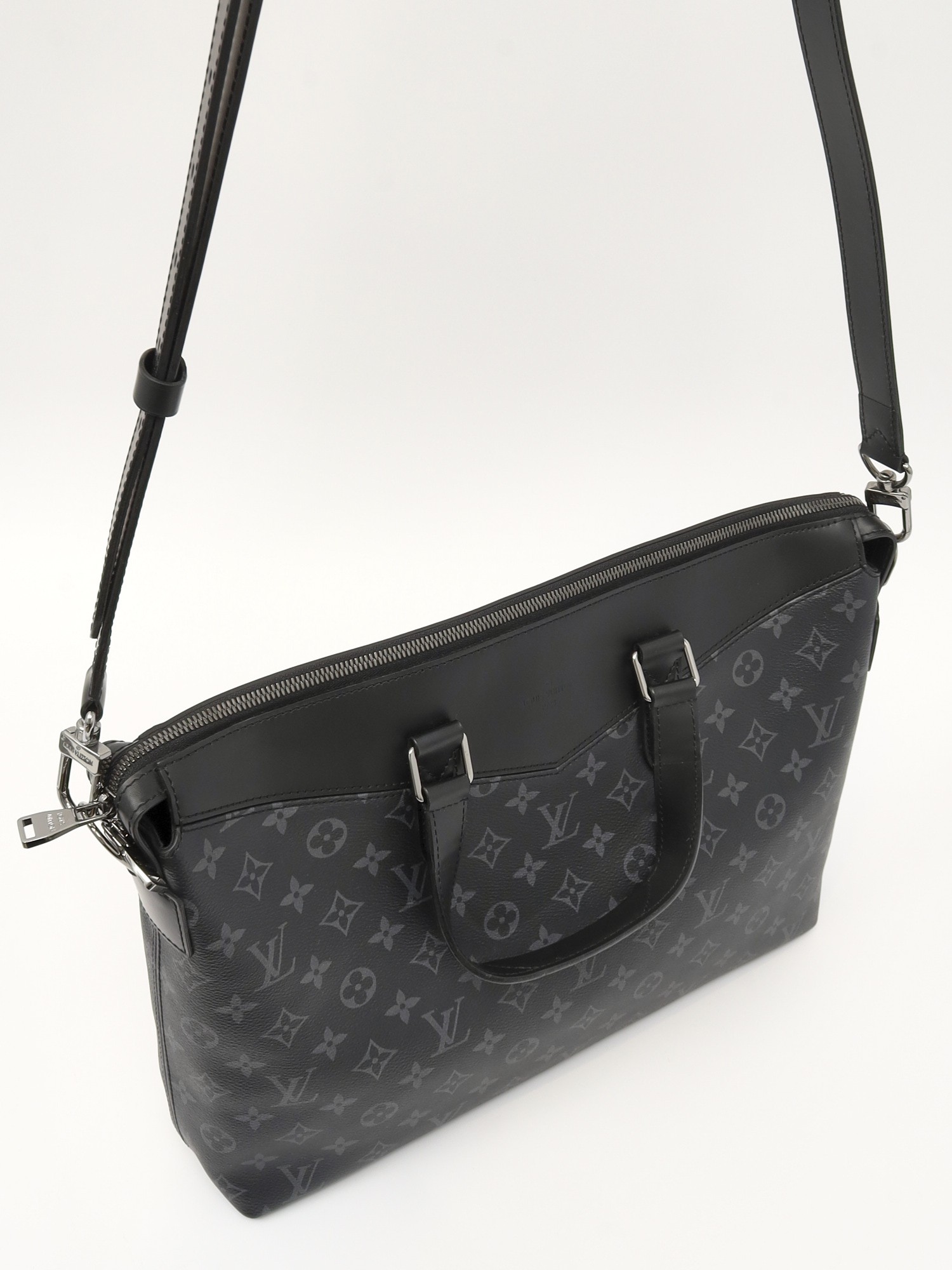 Louis Vuitton Explorer  4