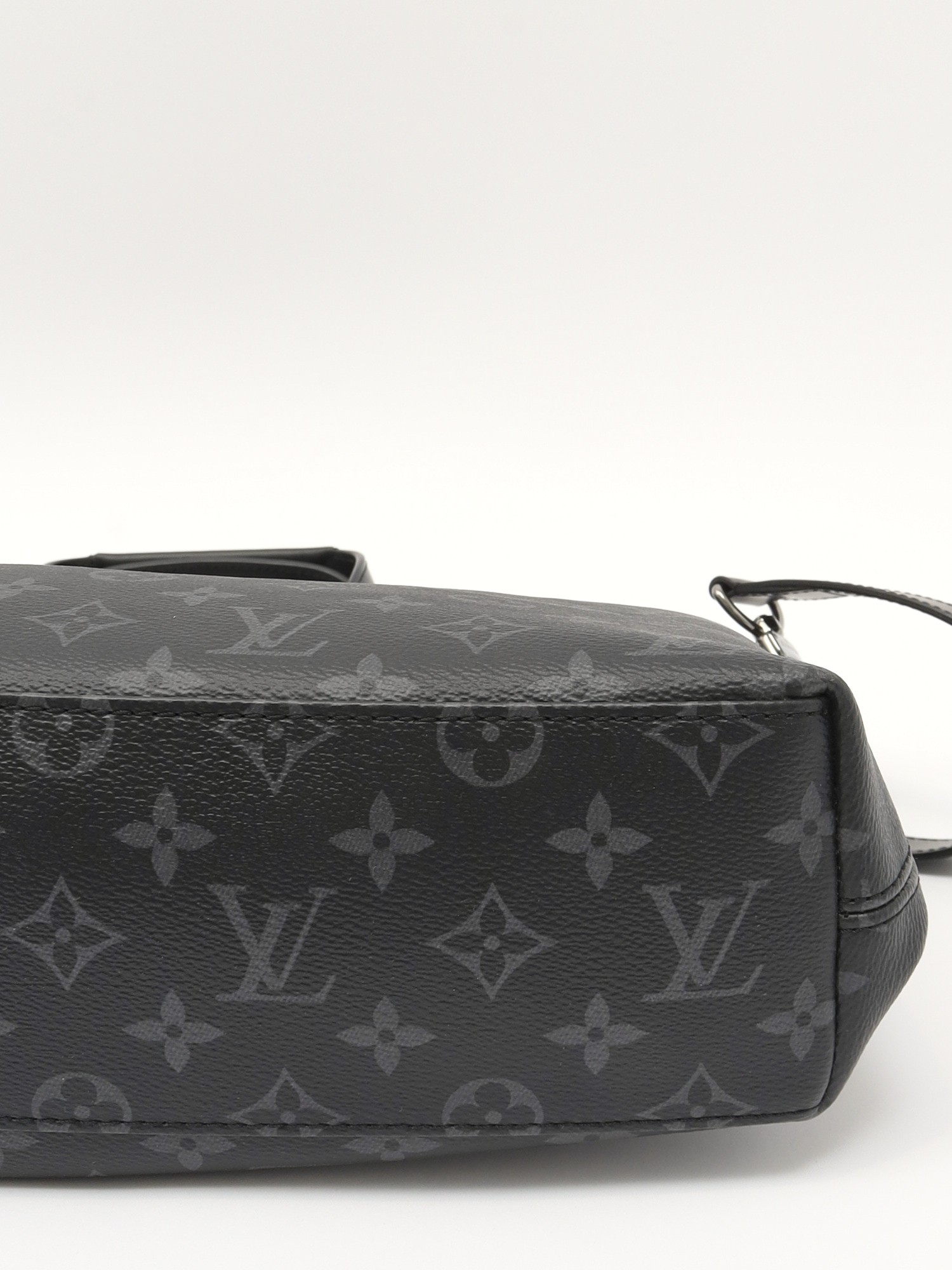 Louis Vuitton Explorer  9