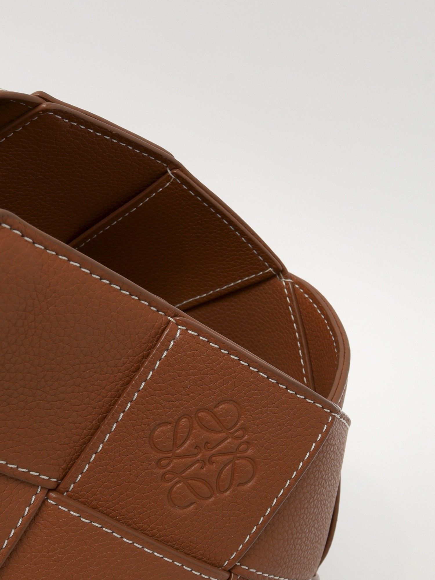 Loewe Woven 5