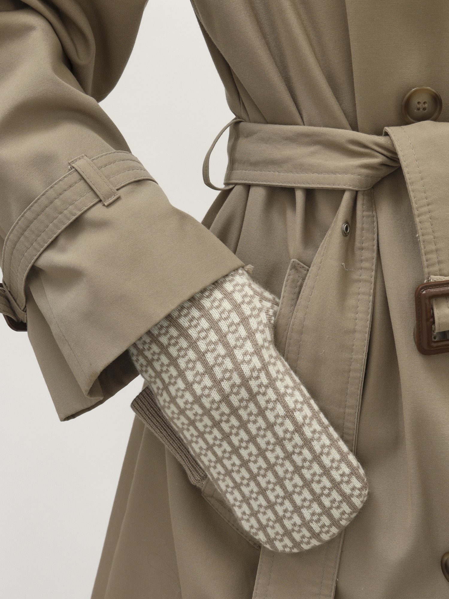 Hermes Mittens 1