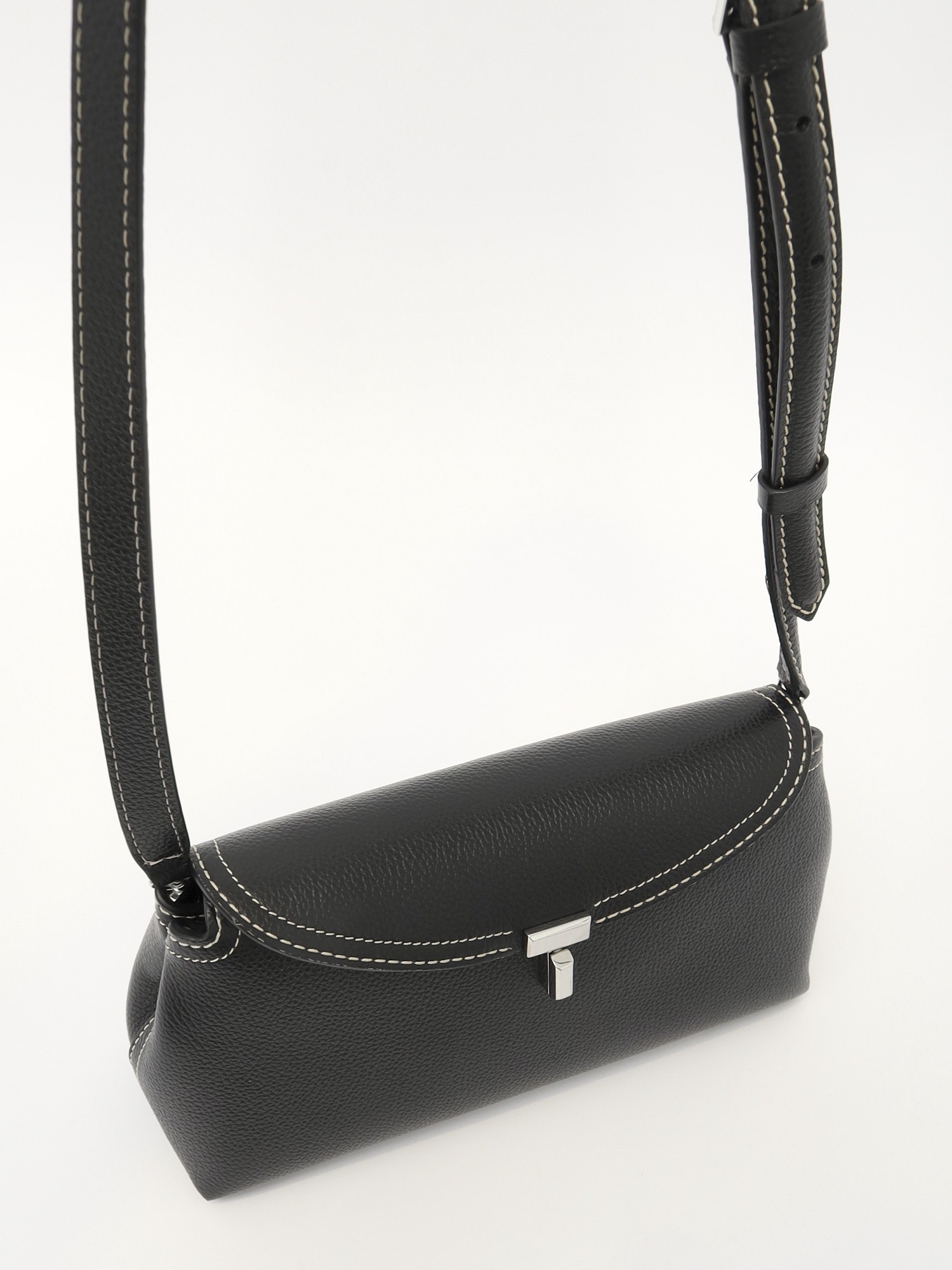 Toteme T-lock 4