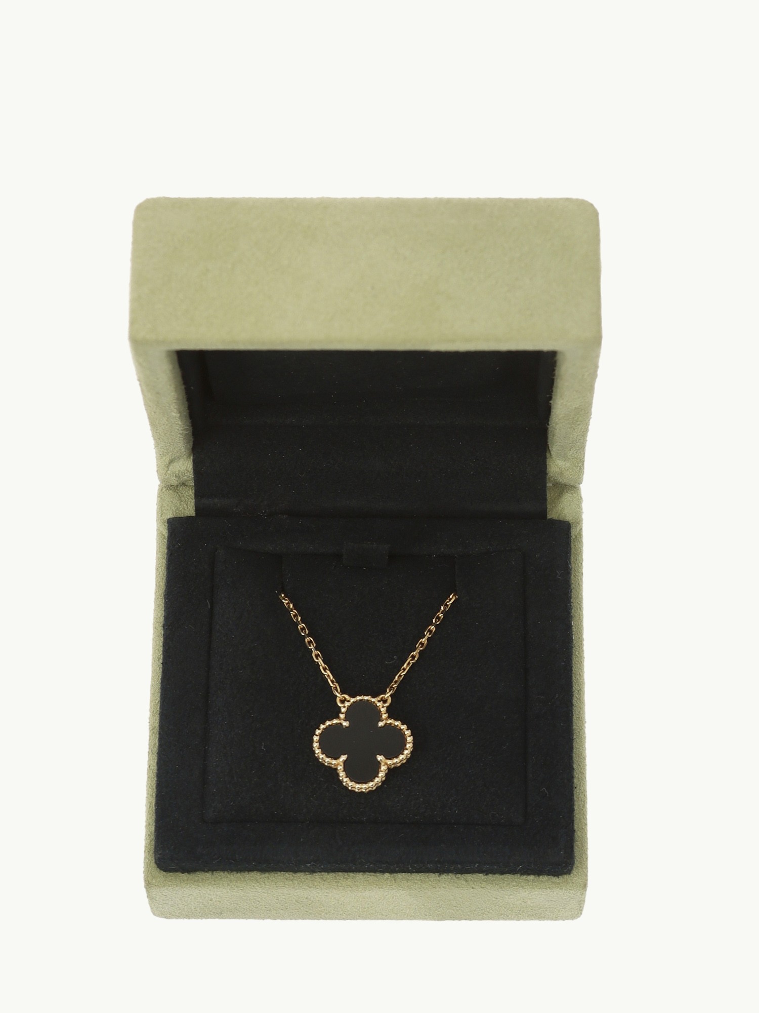 Van Cleef & Arpels Alhambra 3
