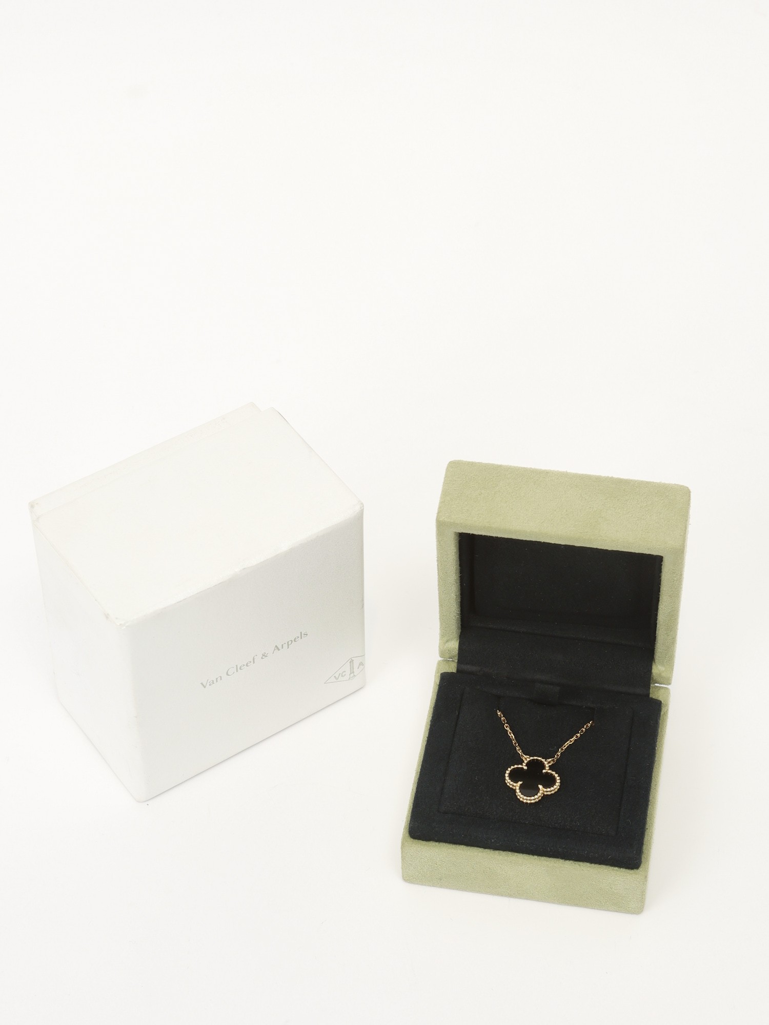 Van Cleef & Arpels Alhambra 6