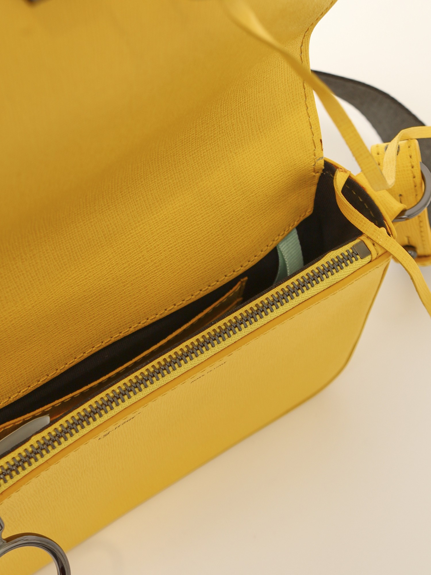 Off-White Binder 11