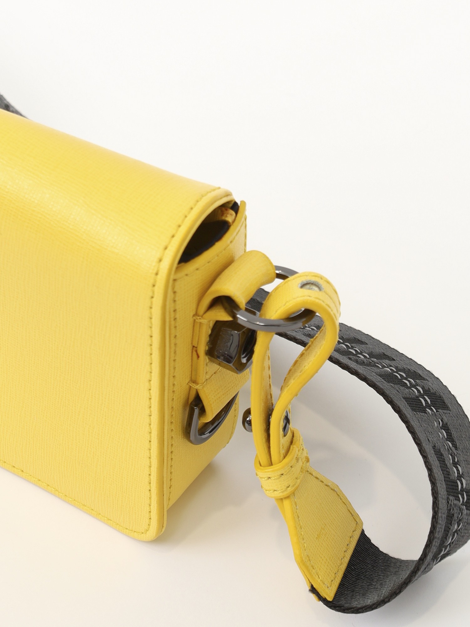 Off-White Binder 7