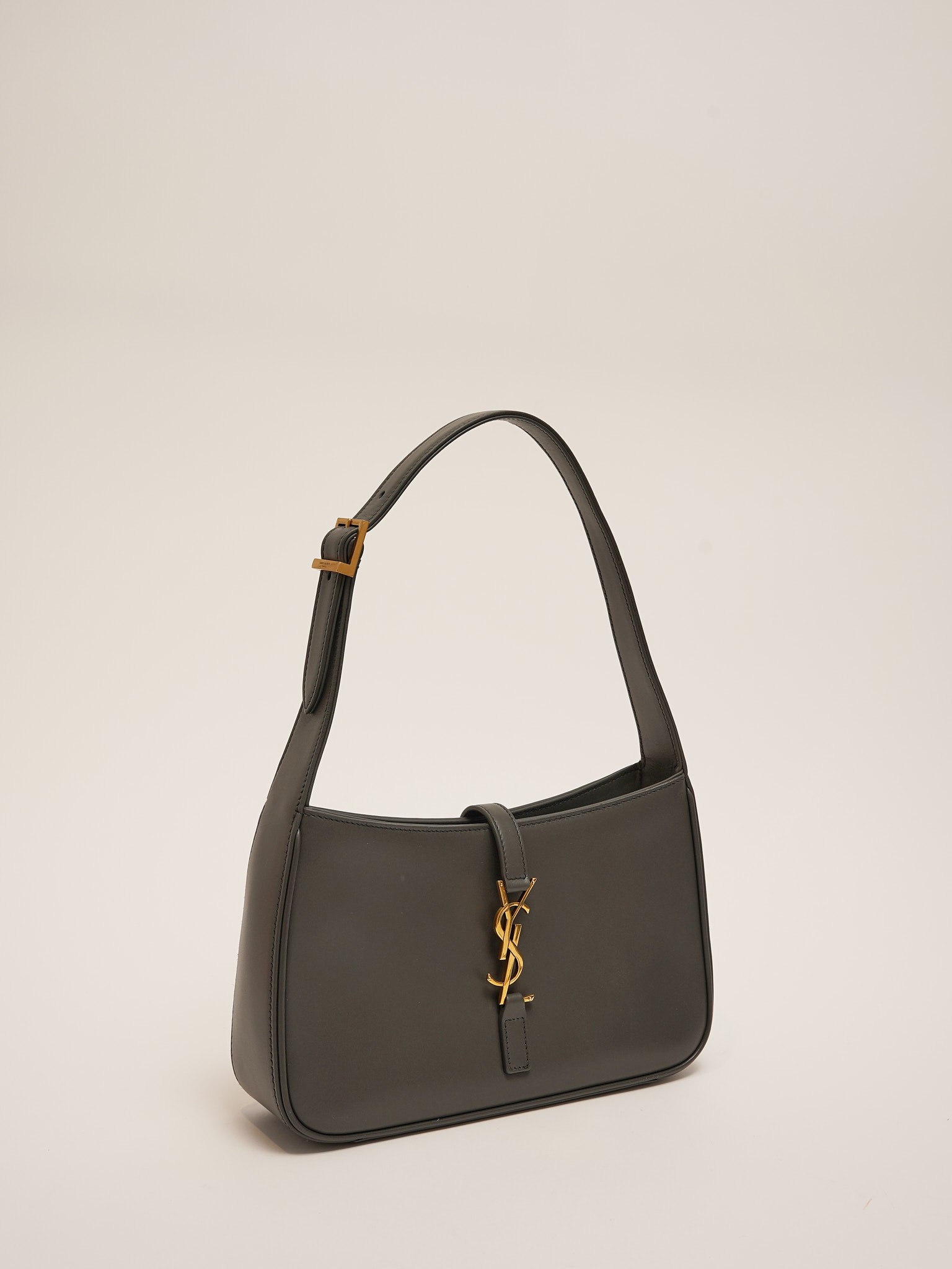 Saint Laurent Le 5 A 7 2