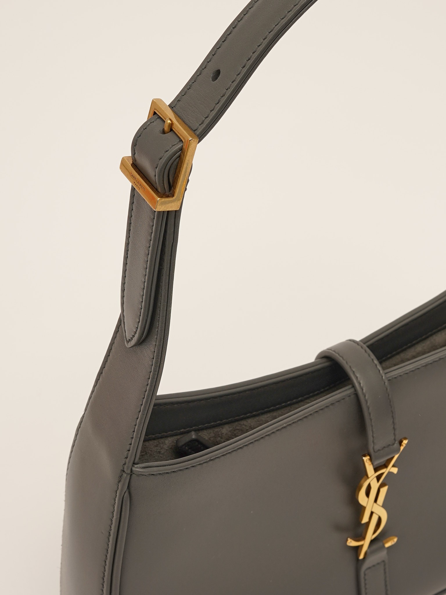 Saint Laurent Le 5 A 7 6