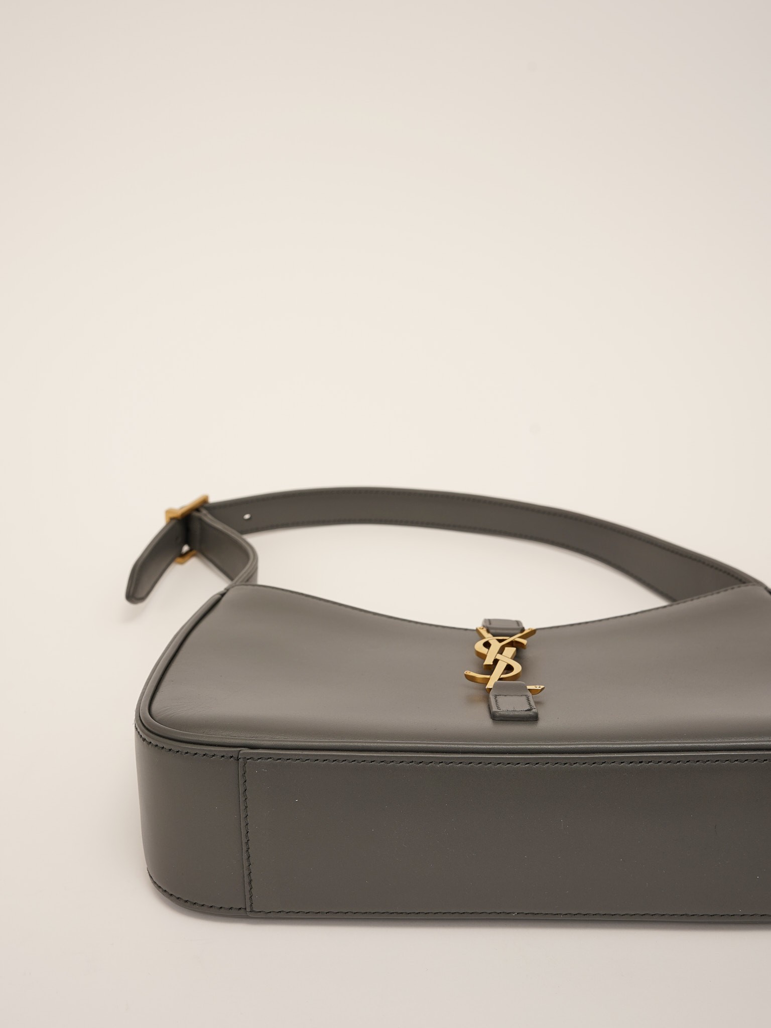 Saint Laurent Le 5 A 7 7