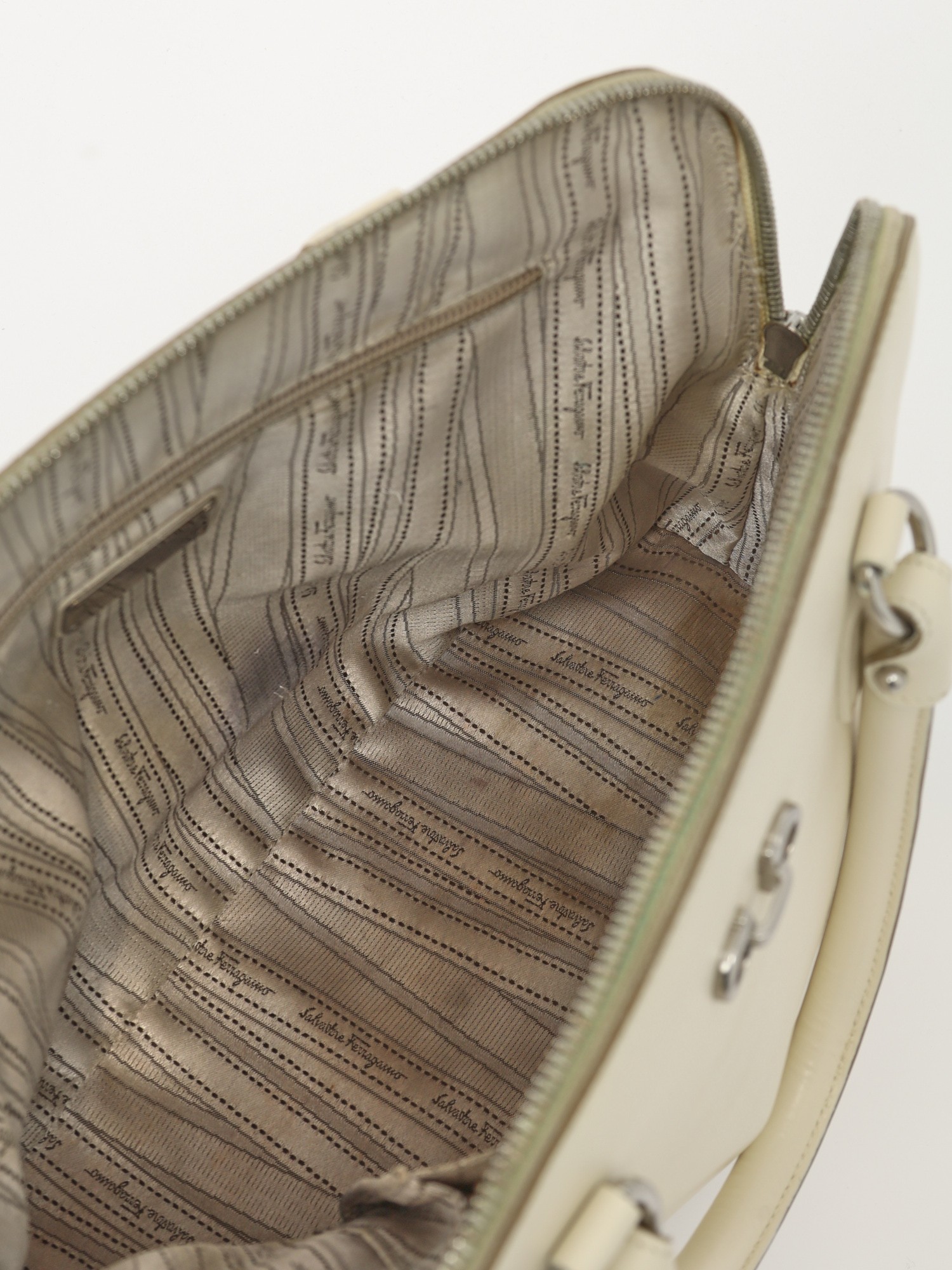 Salvatore Ferragamo Leather Bag 8