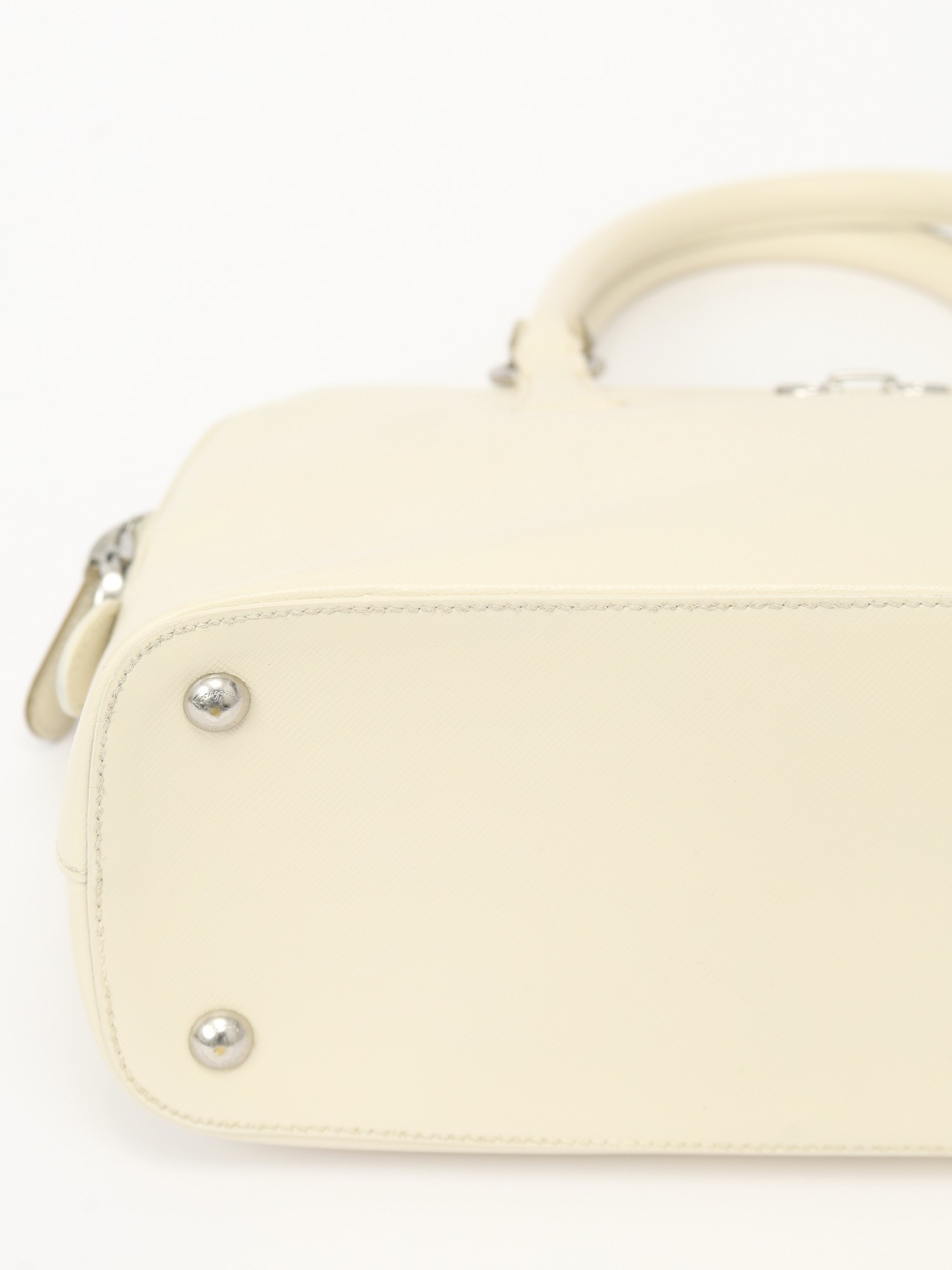 Salvatore Ferragamo Leather Bag 6
