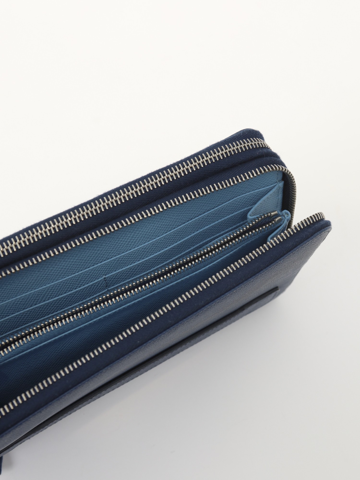 Prada Wallet  8