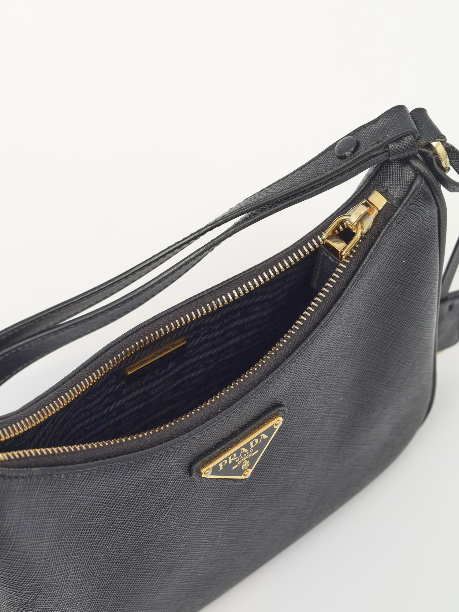 Prada Re-Edition 10