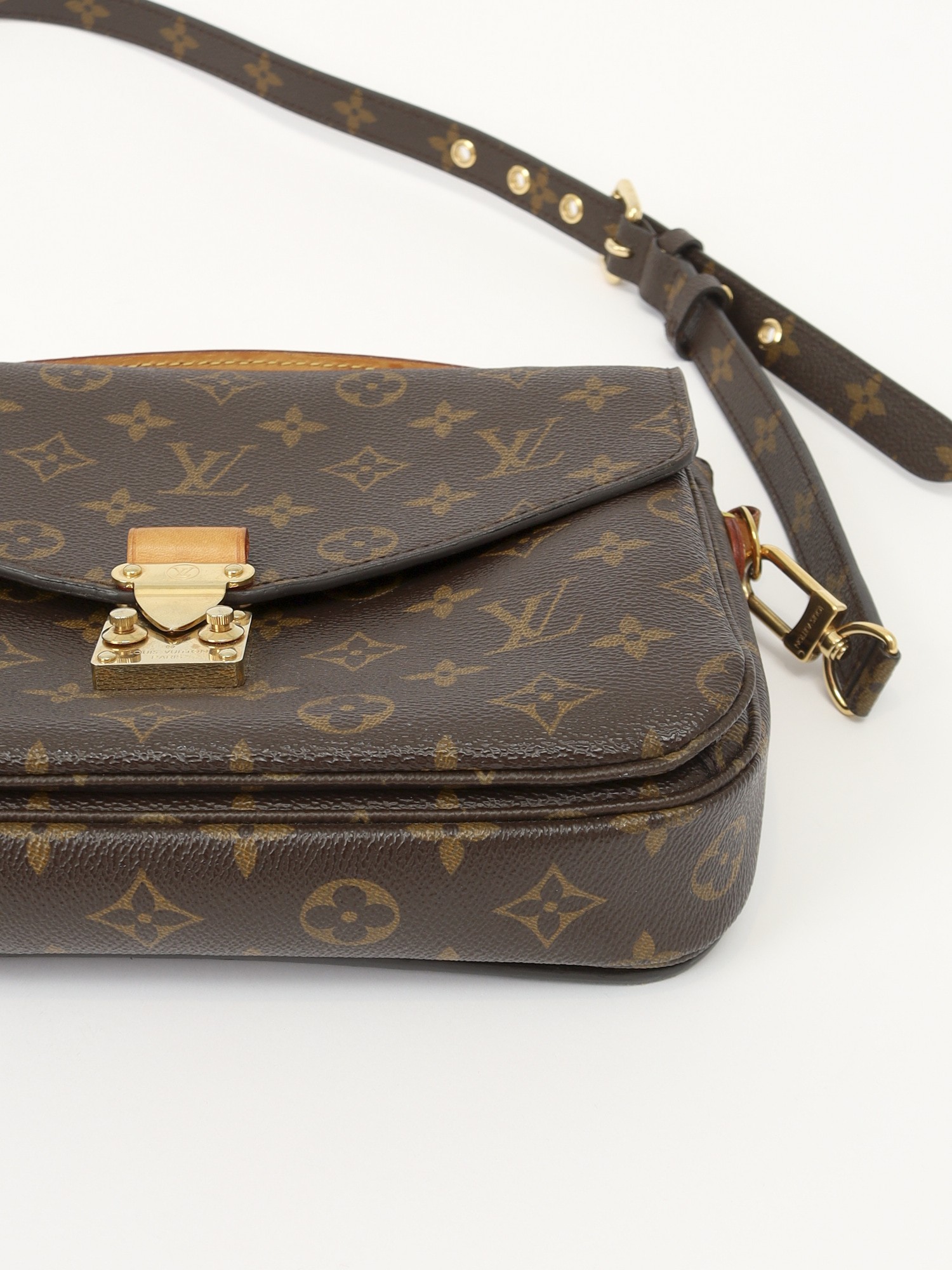 Louis Vuitton Pochette Metis  10
