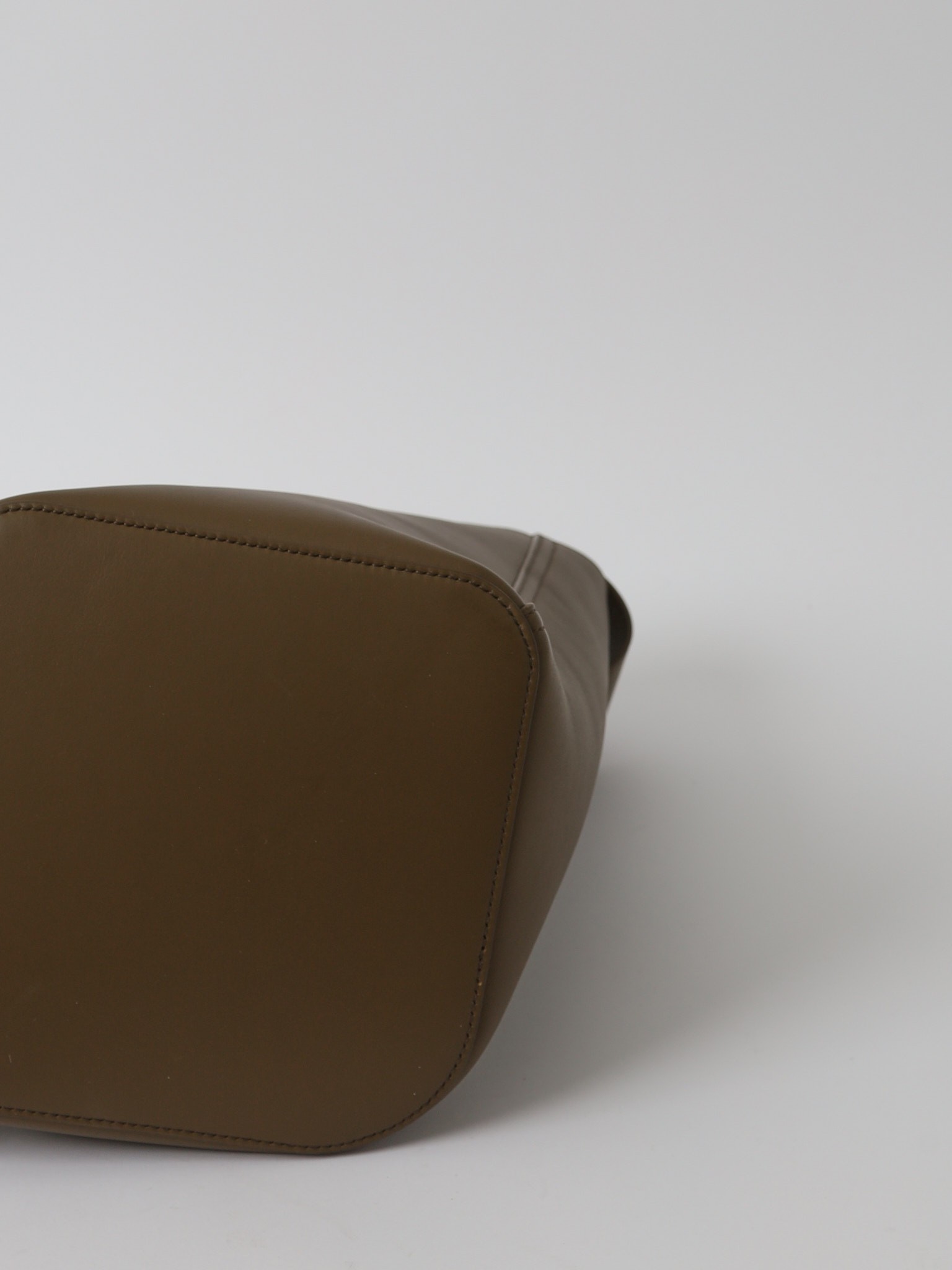 Loewe Pebble  8