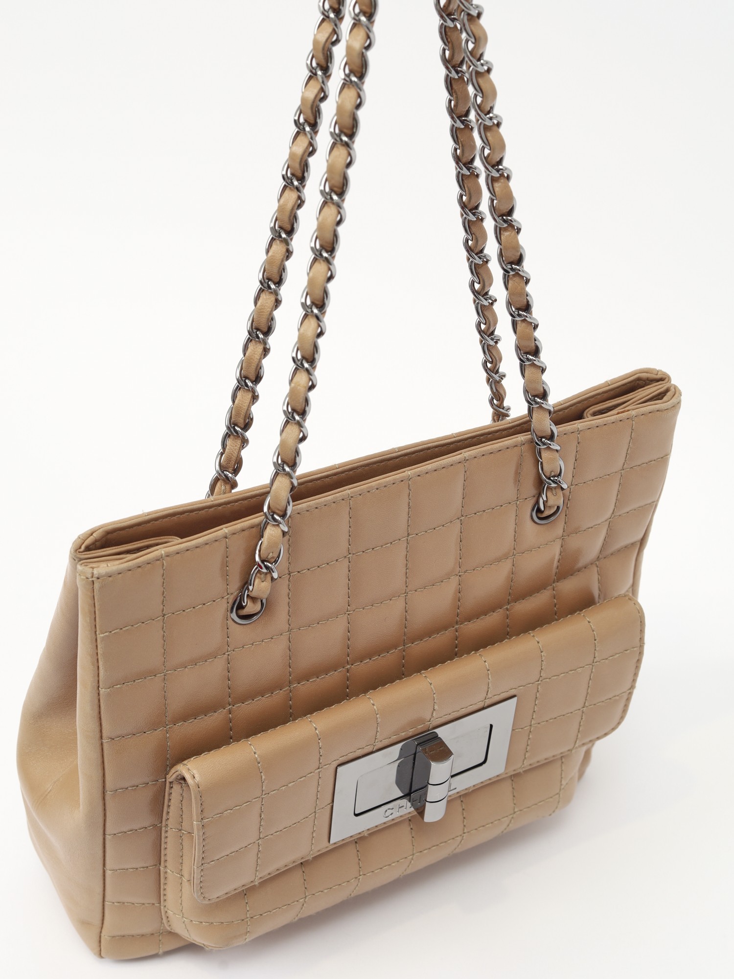 Chanel 2.55 4