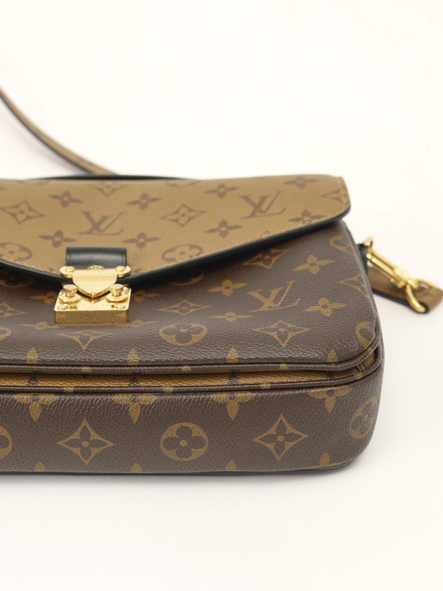 Louis Vuitton Pochette Metis 10