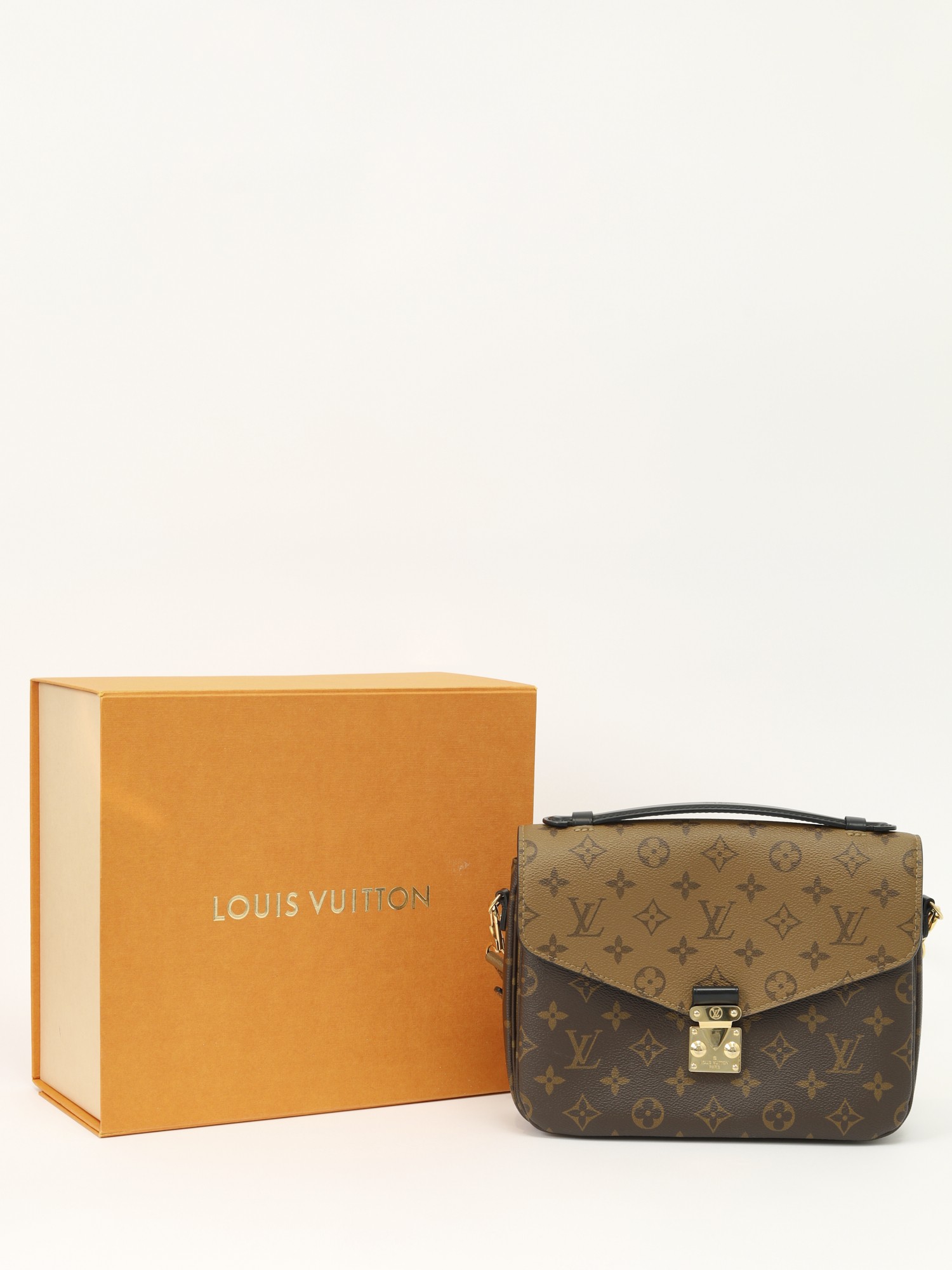 Louis Vuitton Pochette Metis 4
