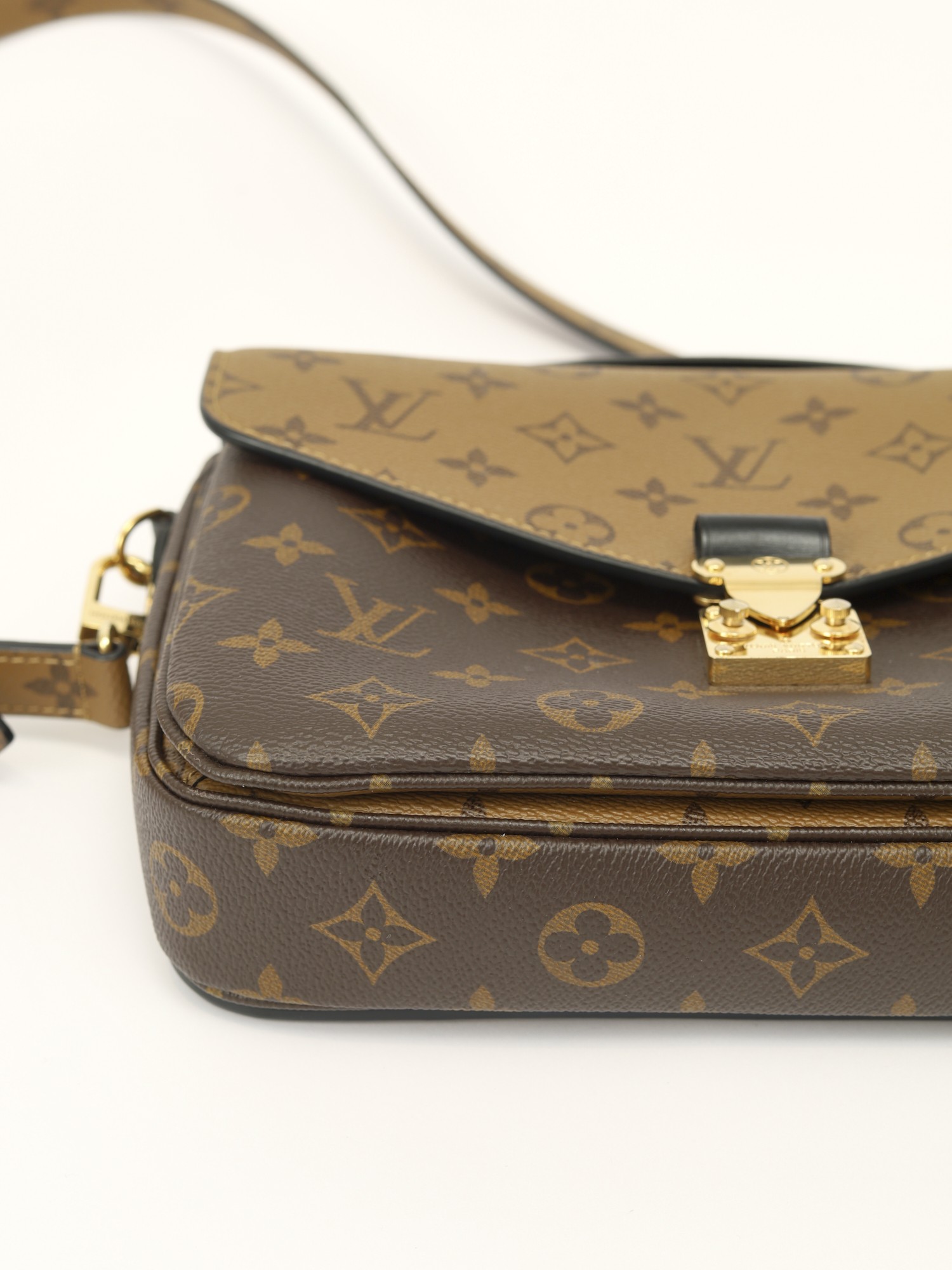 Louis Vuitton Pochette Metis 9