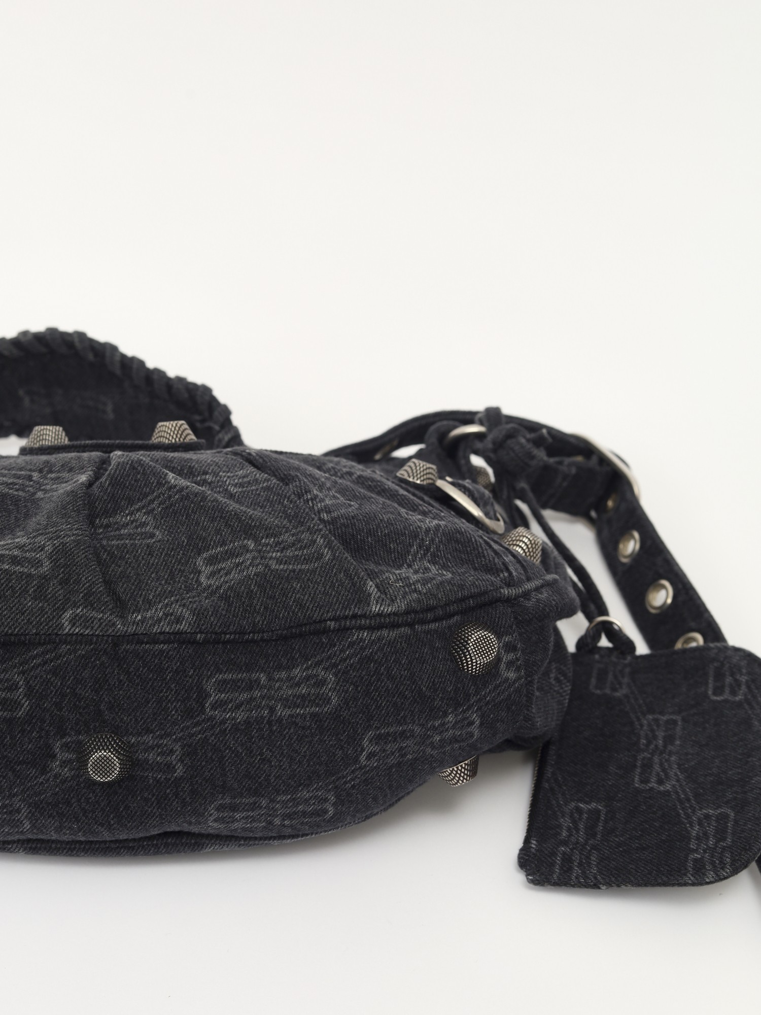 Balenciaga Le Cagole 8