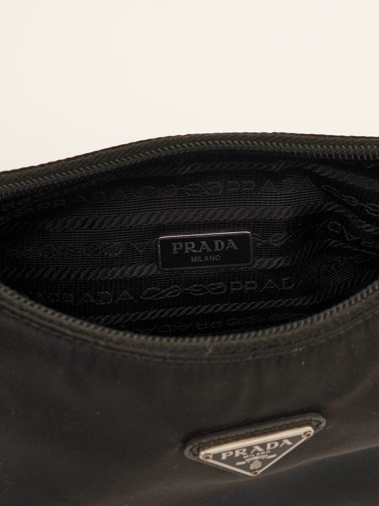 Prada Re-Edition 2000 9