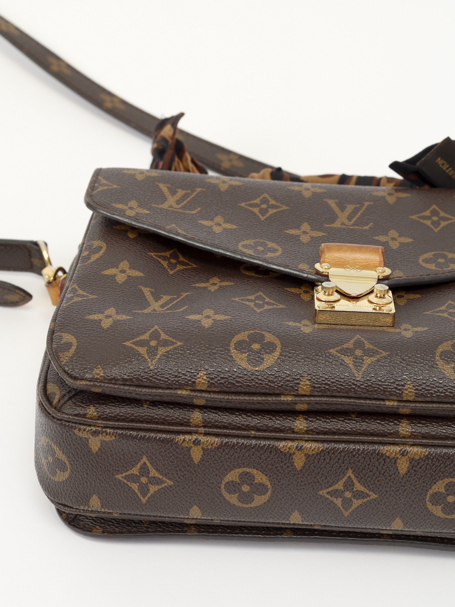 Louis Vuitton Pochette Metis 8
