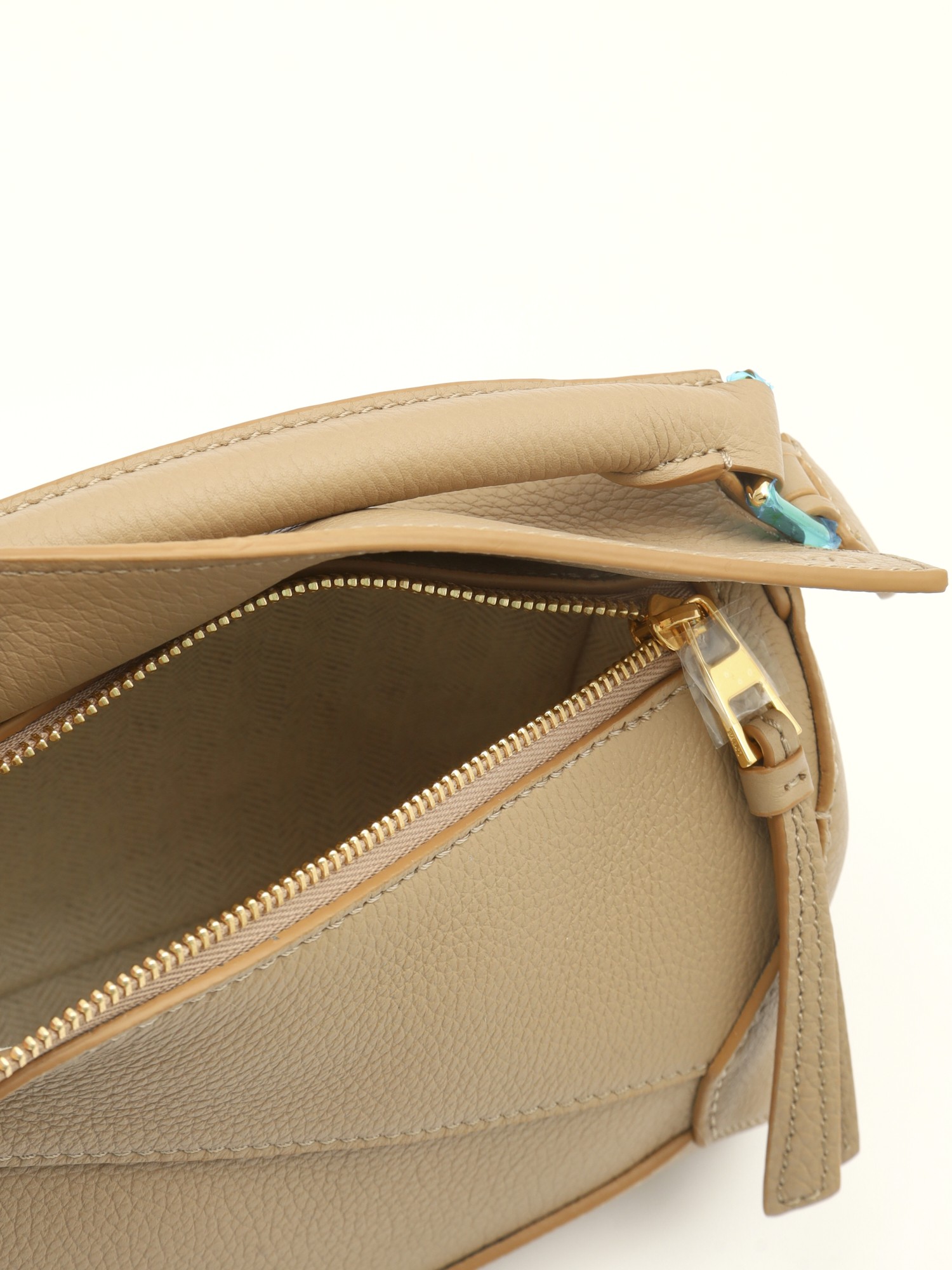 Loewe Puzzle 8