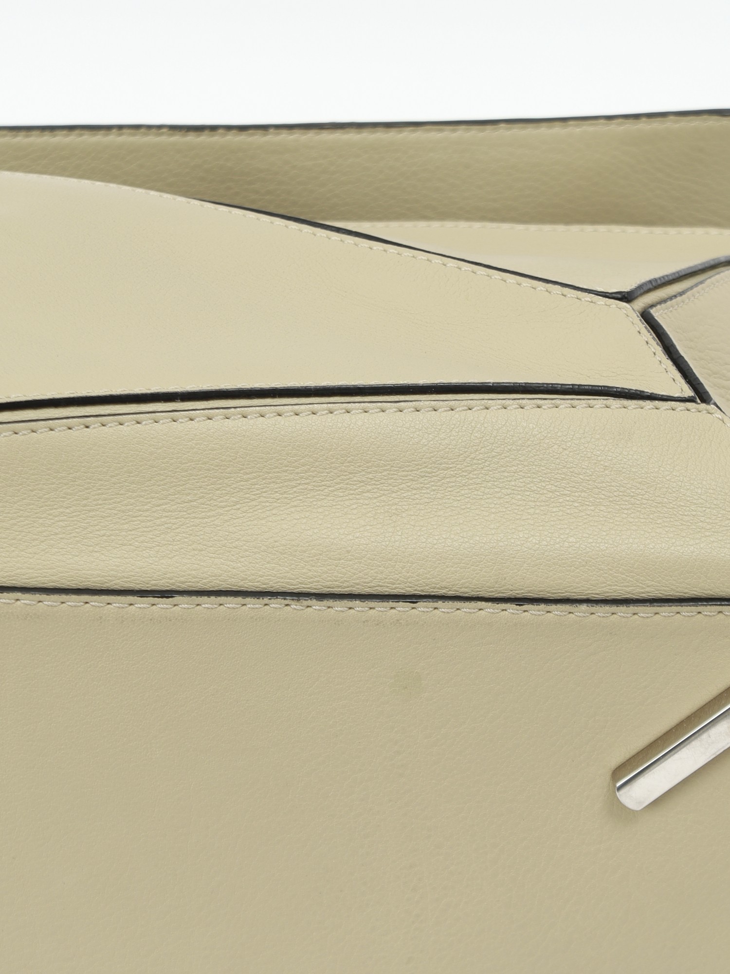 Loewe Puzzle 11