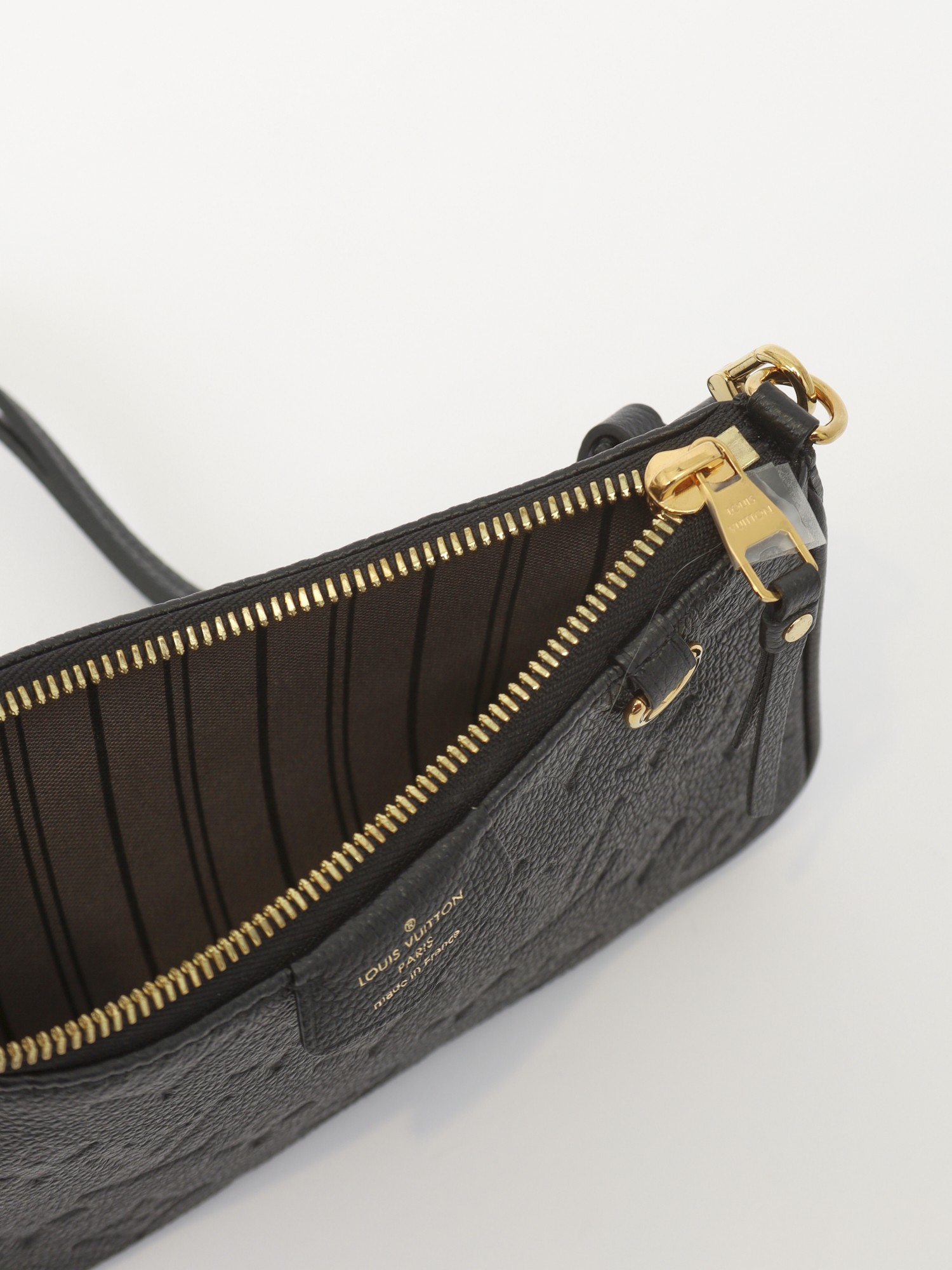Louis Vuitton Easy Pouch 12
