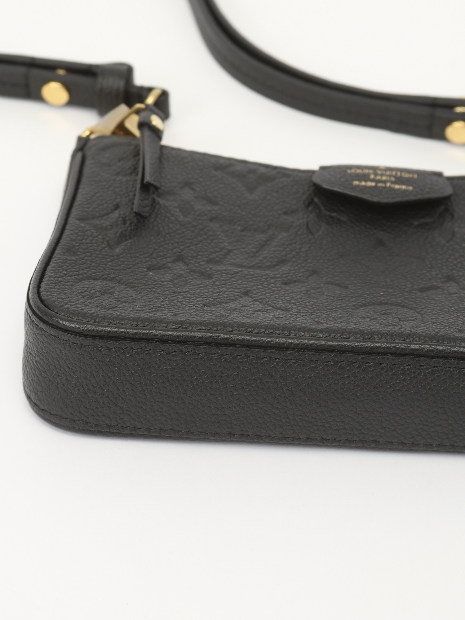 Louis Vuitton Easy Pouch 9