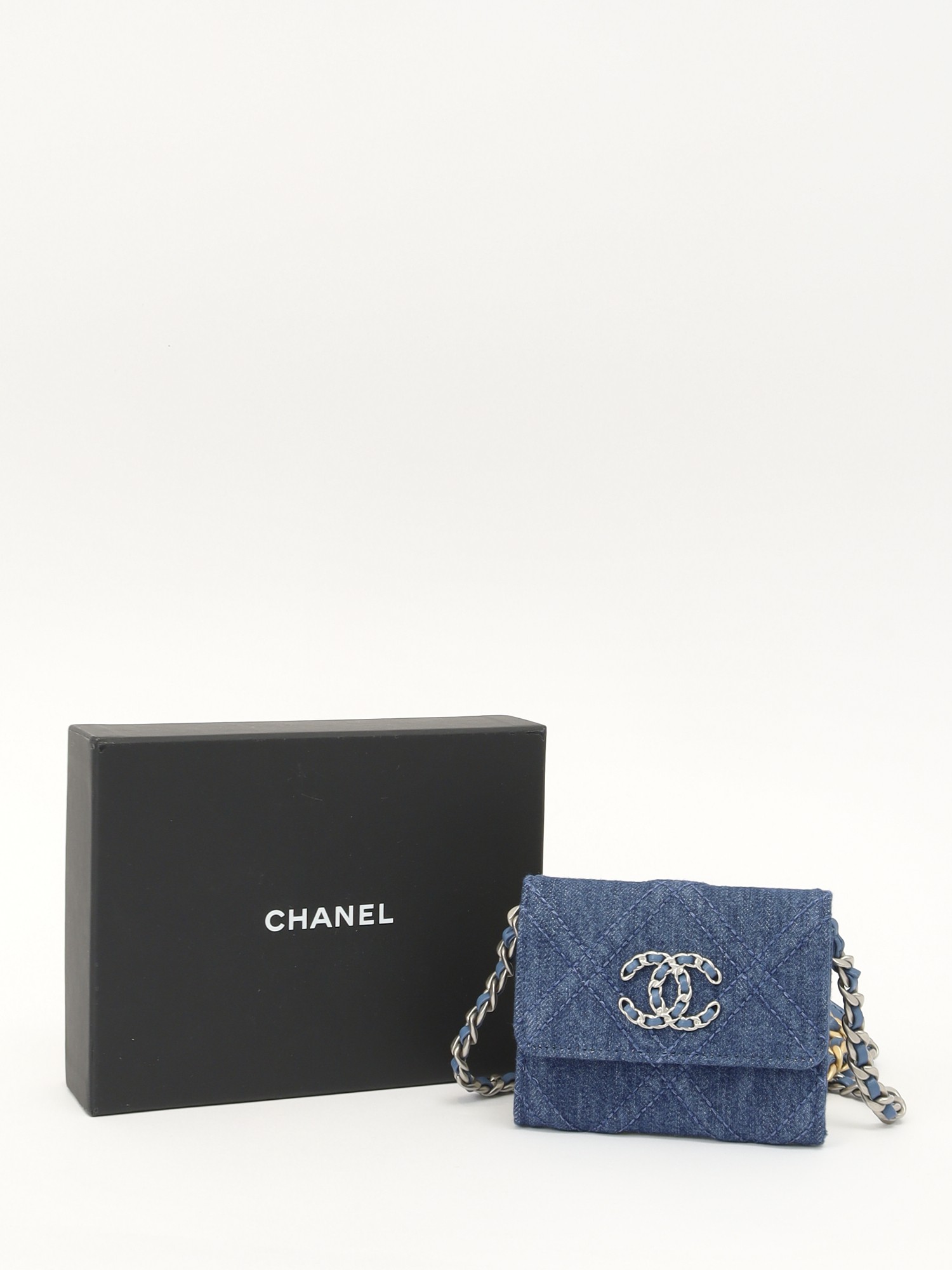 Chanel 19 4