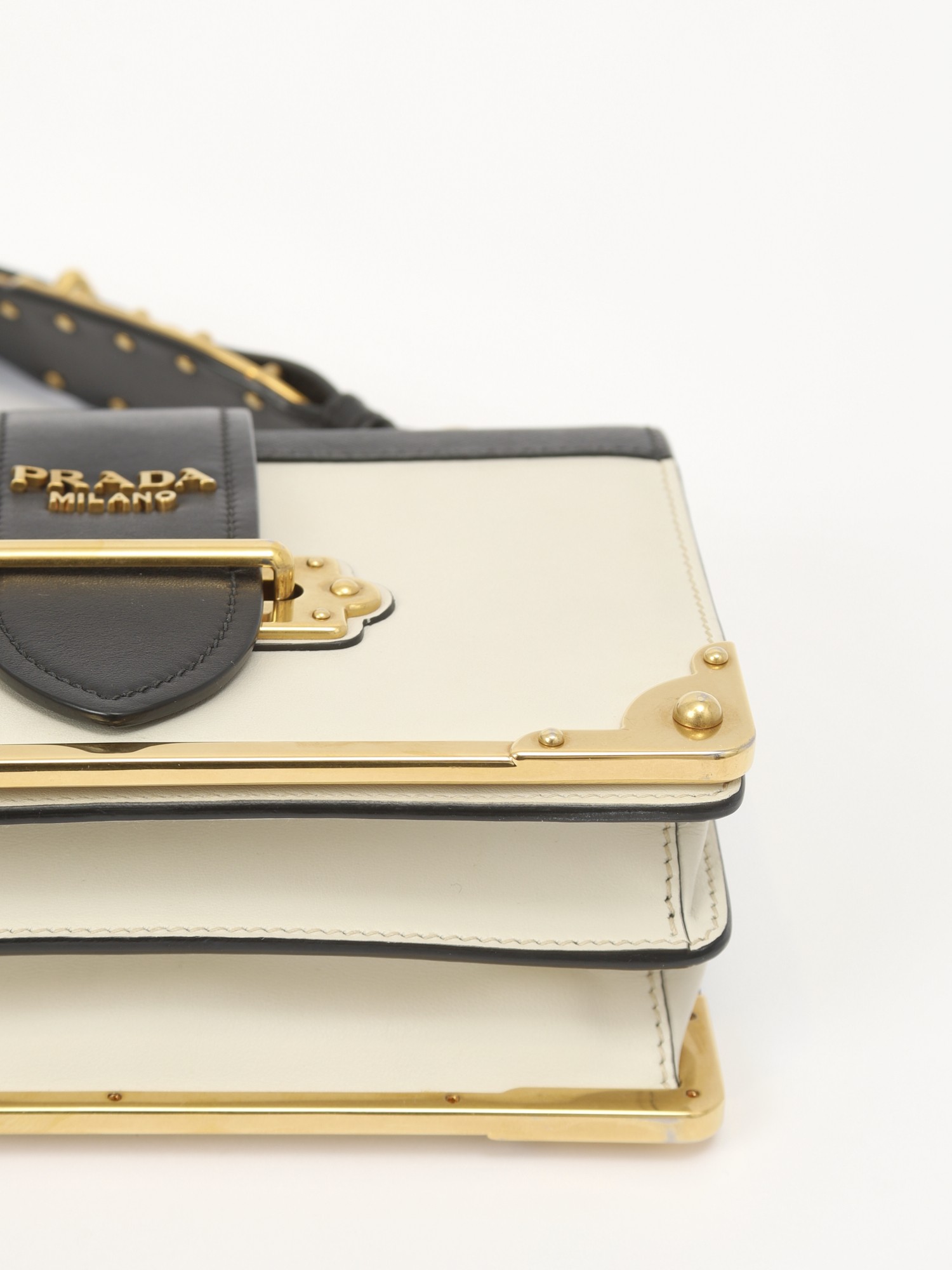 Prada Cahier 9