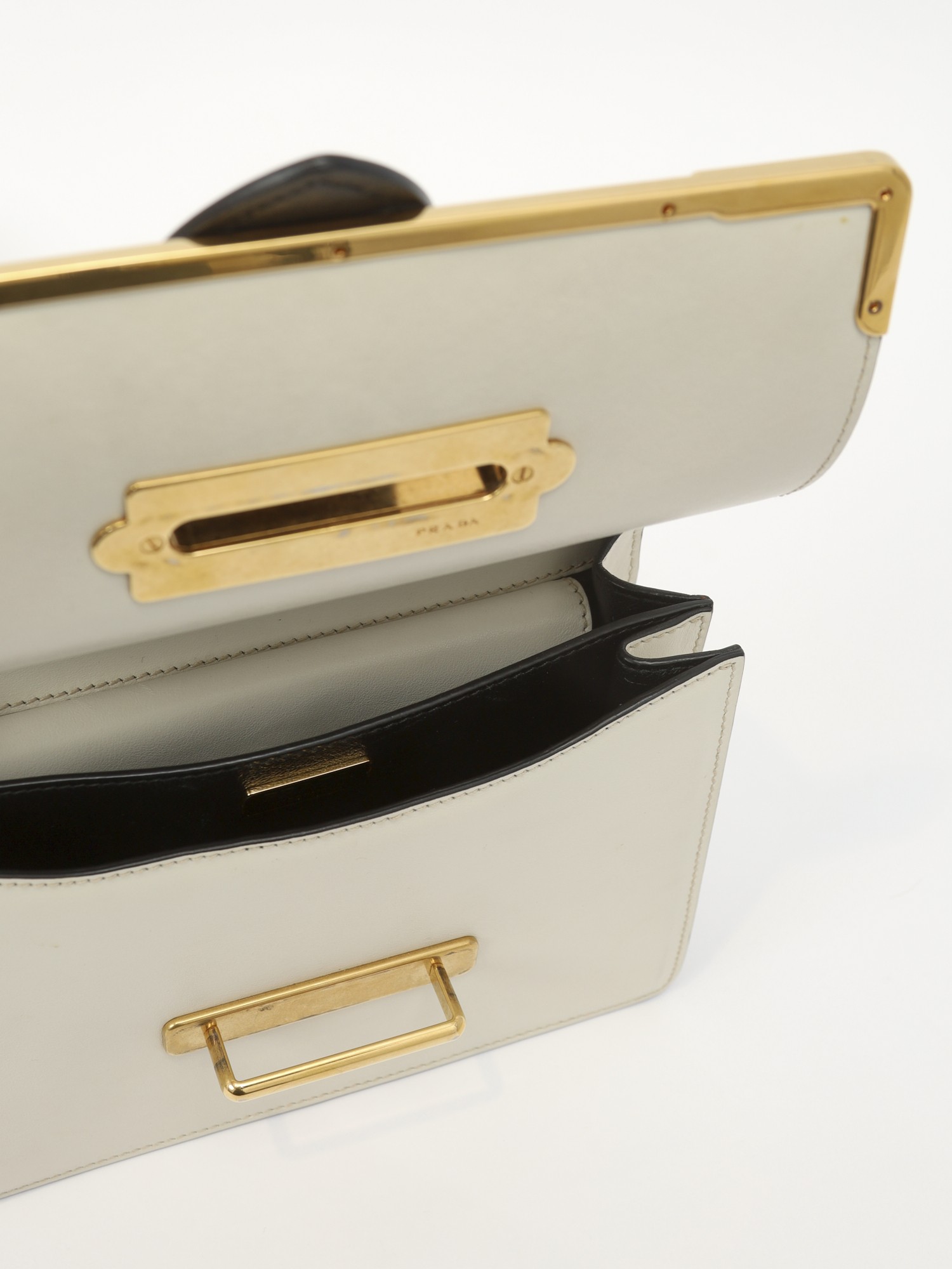 Prada Cahier 10