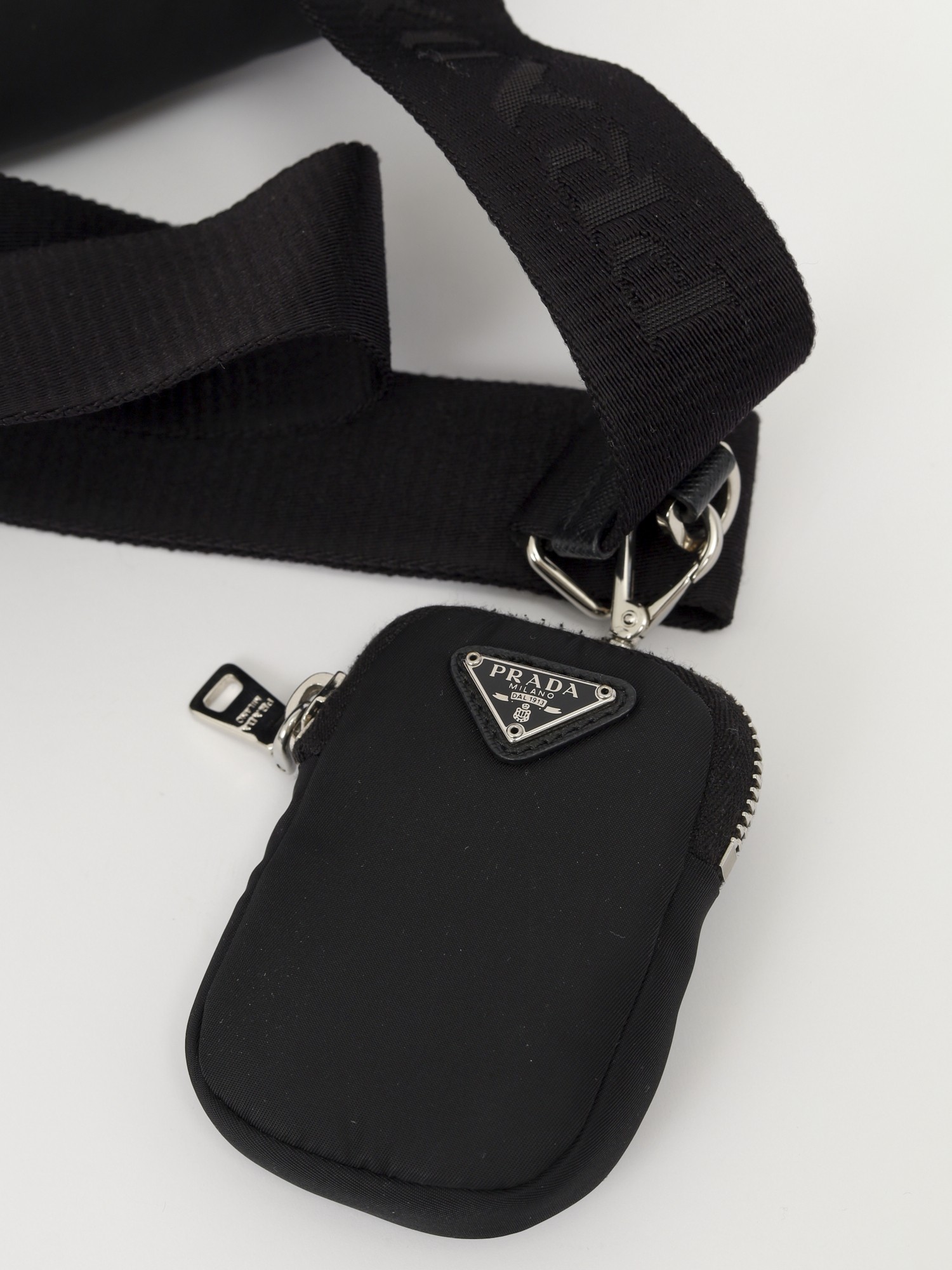 Prada Re-Edition 2005 8