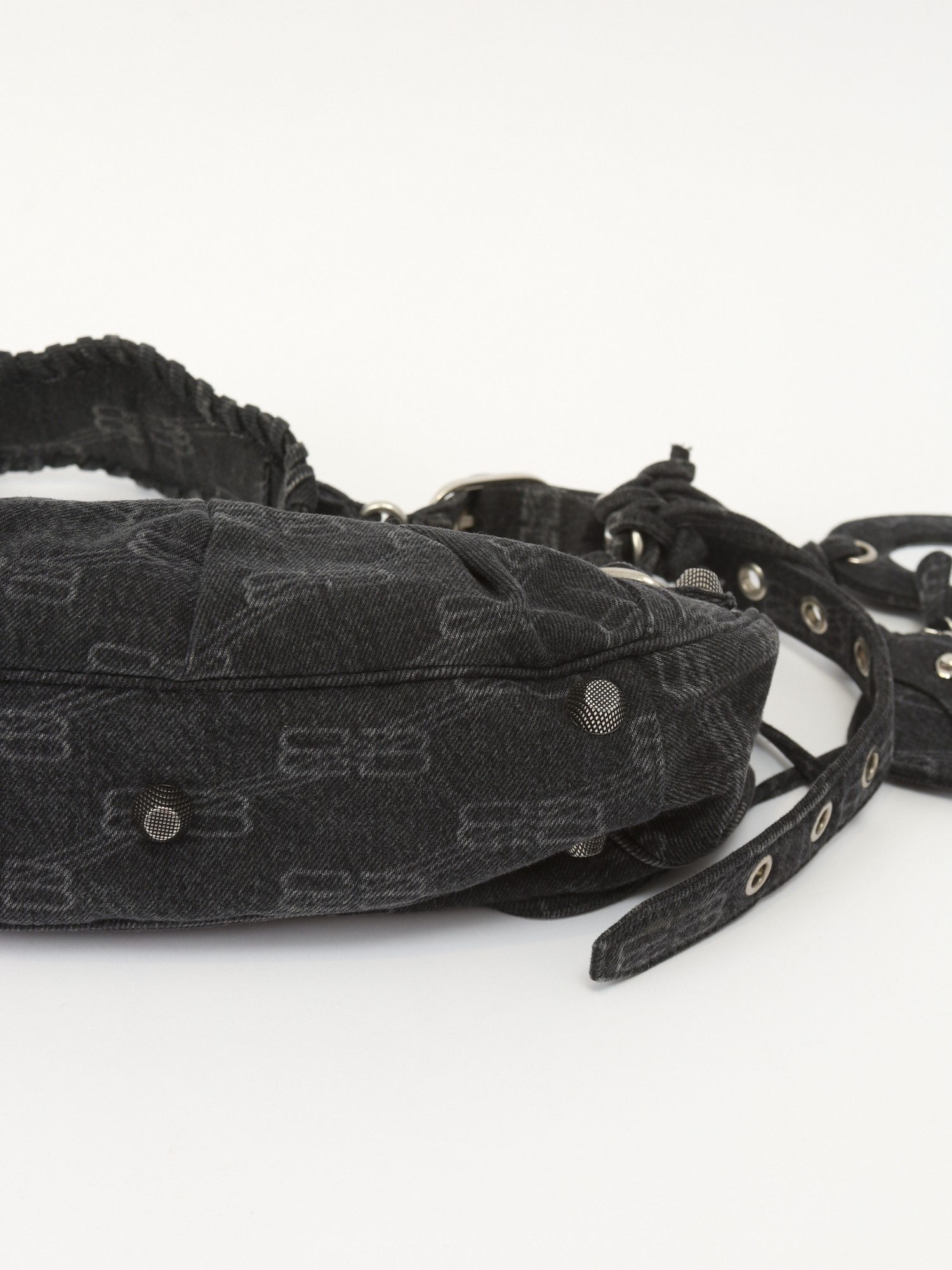 Balenciaga Le Cagole 8