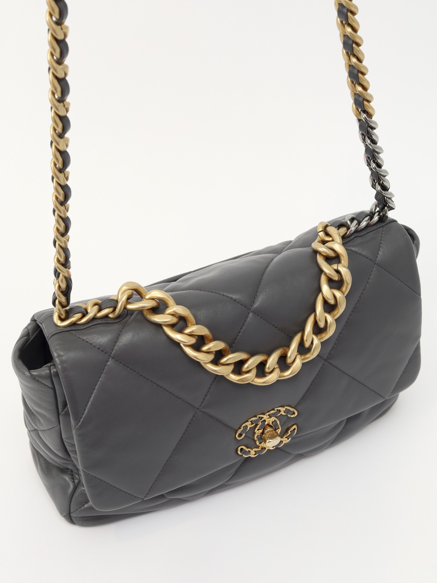 Chanel 19 4