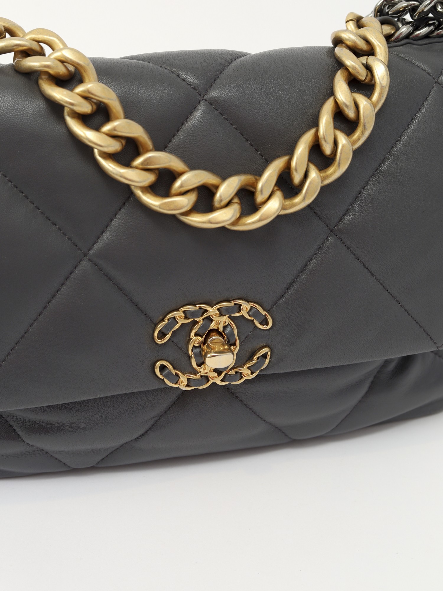 Chanel 19 5