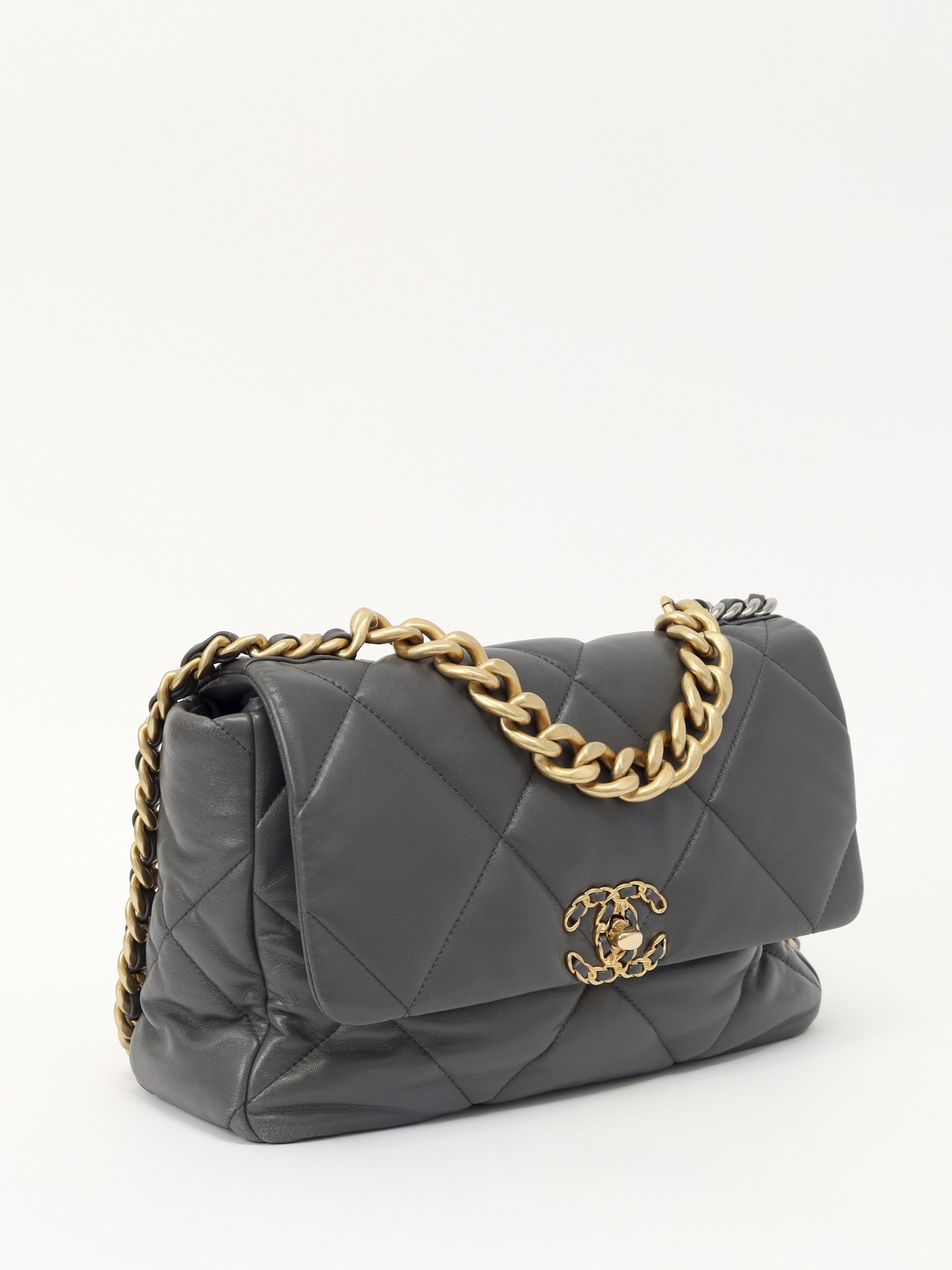 Chanel 19 2