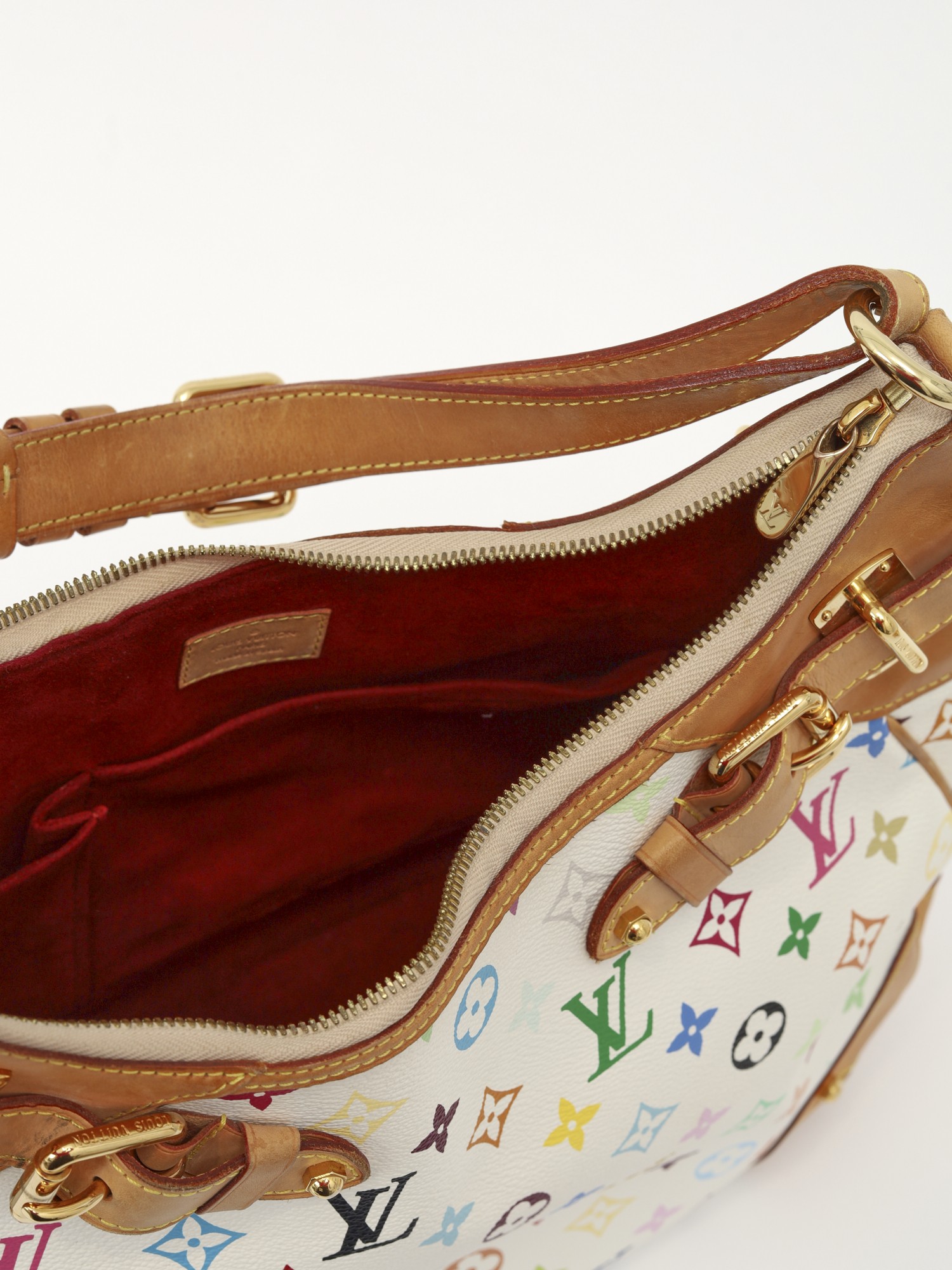 Louis Vuitton Greta 16