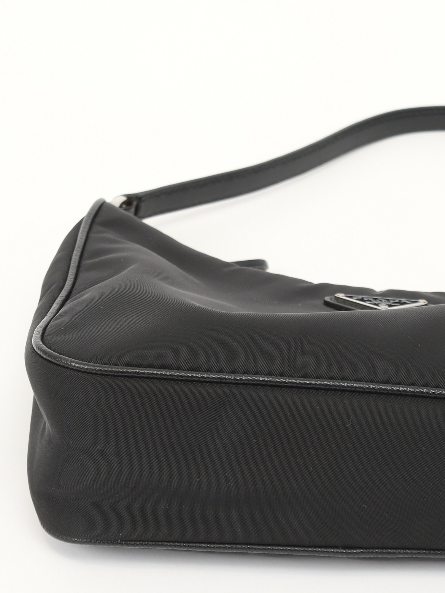 Prada Re-Edition 2005 7