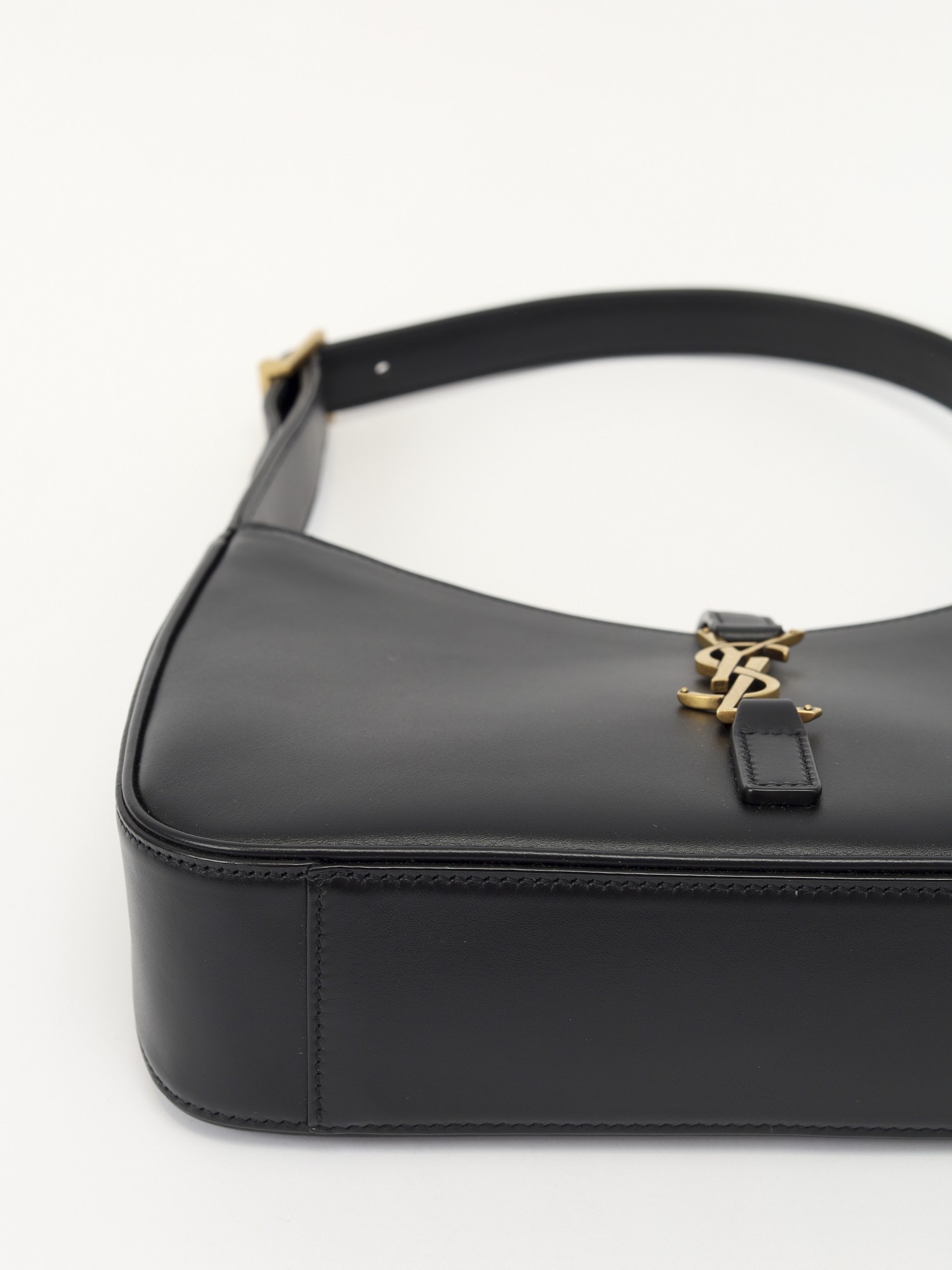 Saint Laurent Le 5 A 7 7