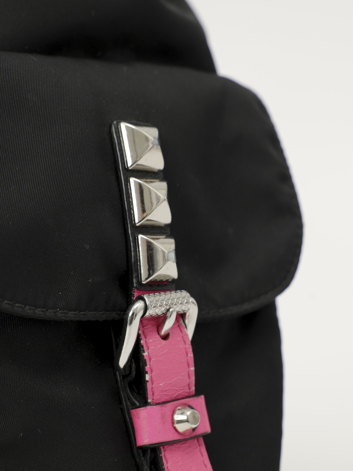 Prada New Vela 7