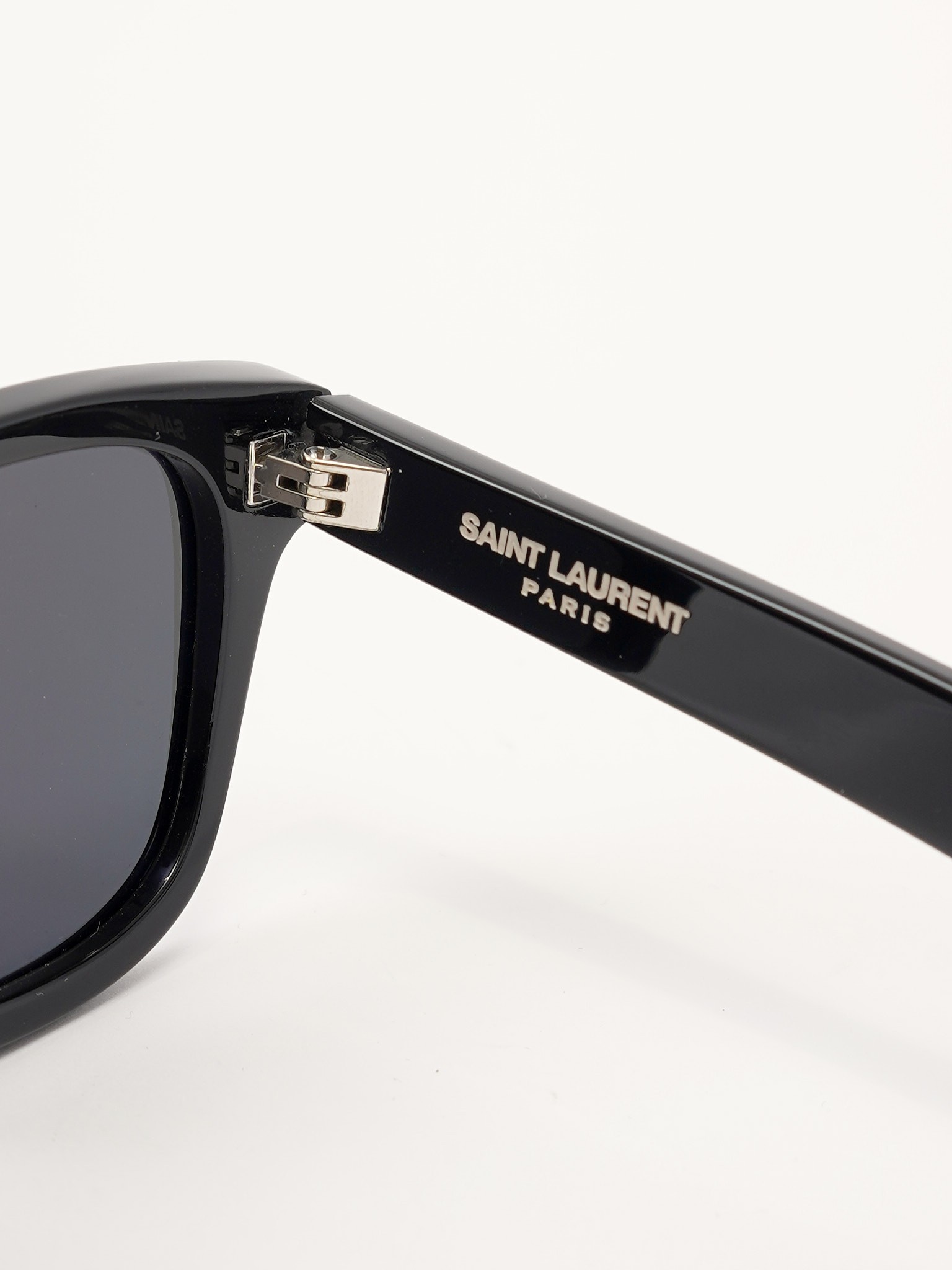 Saint Laurent None  6