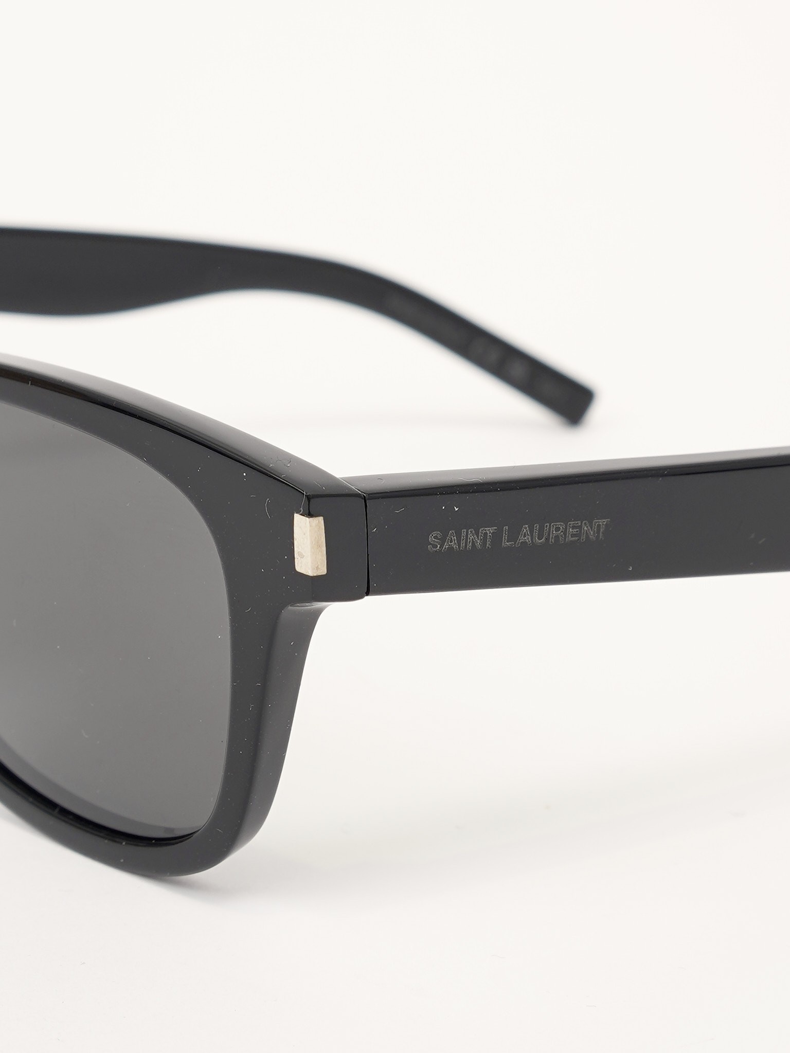 Saint Laurent None  5
