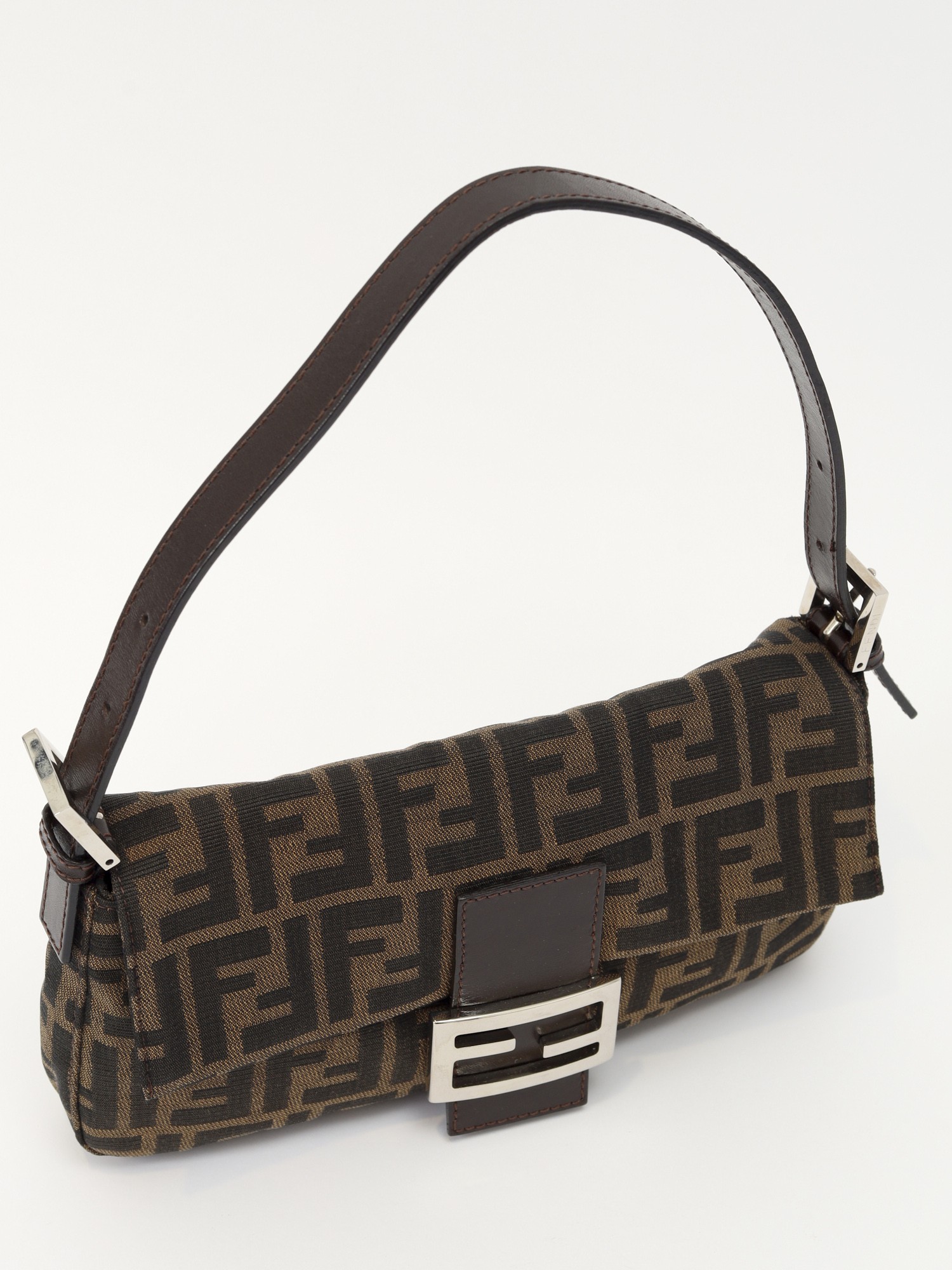 Fendi Baguette  4